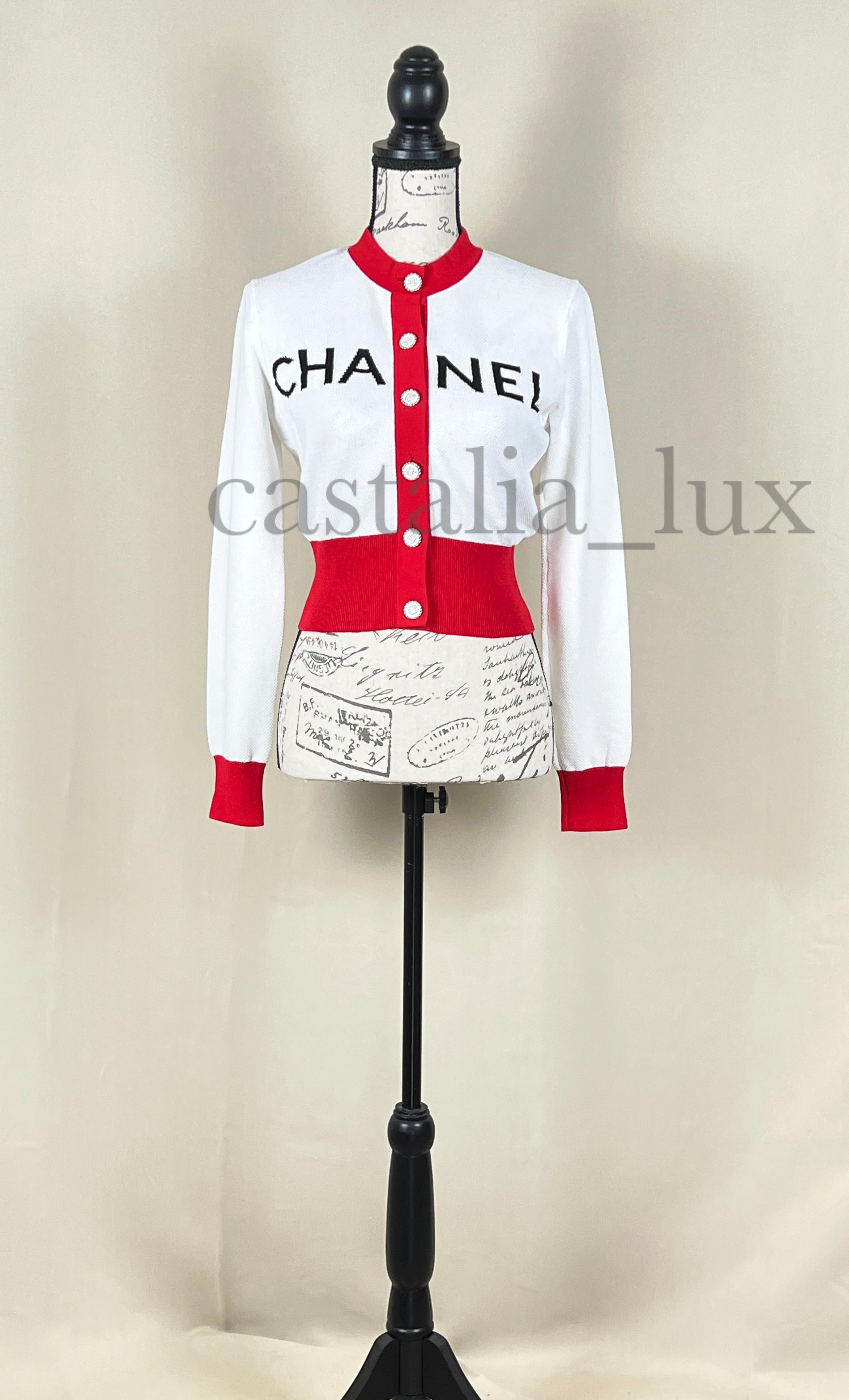 Chanel New Iconic 2019 Spring Logo Runway Cardigan en vente 5