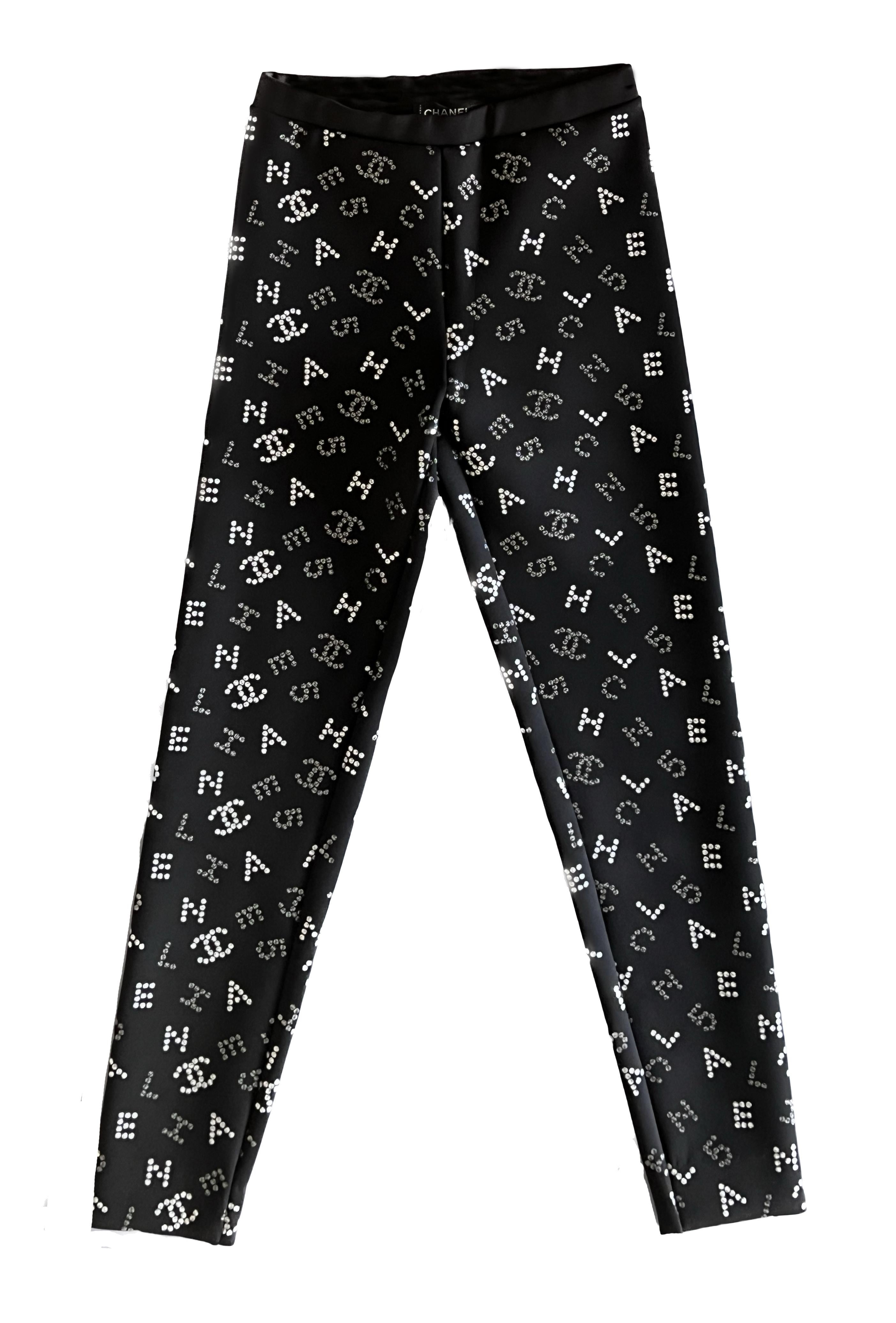  Instantly sold out in all boutiques!
Most hunted Chanel CC logo leggings from Runway of 2020 Cruise collection, 20C
Size mark 34 fr. NEVER WORN, comes with paper pouch.
As seen on Ad Campaign of that season and on many fashion influencers!
