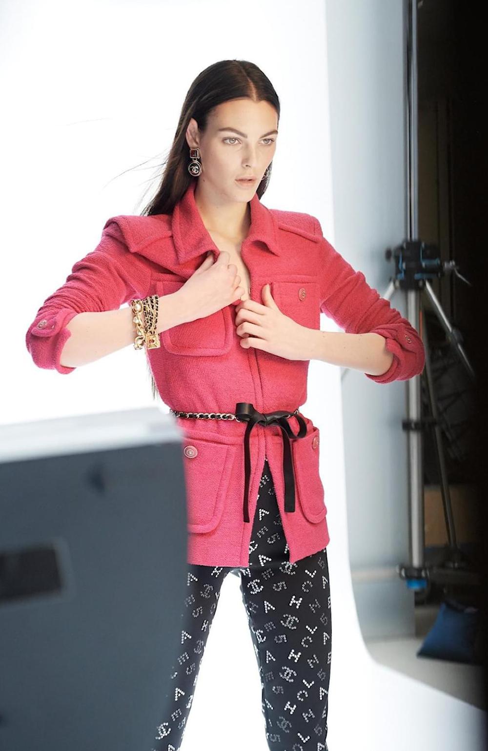 Chanel New Iconic 2020 Logo Leggings im Zustand „Neu“ in Dubai, AE