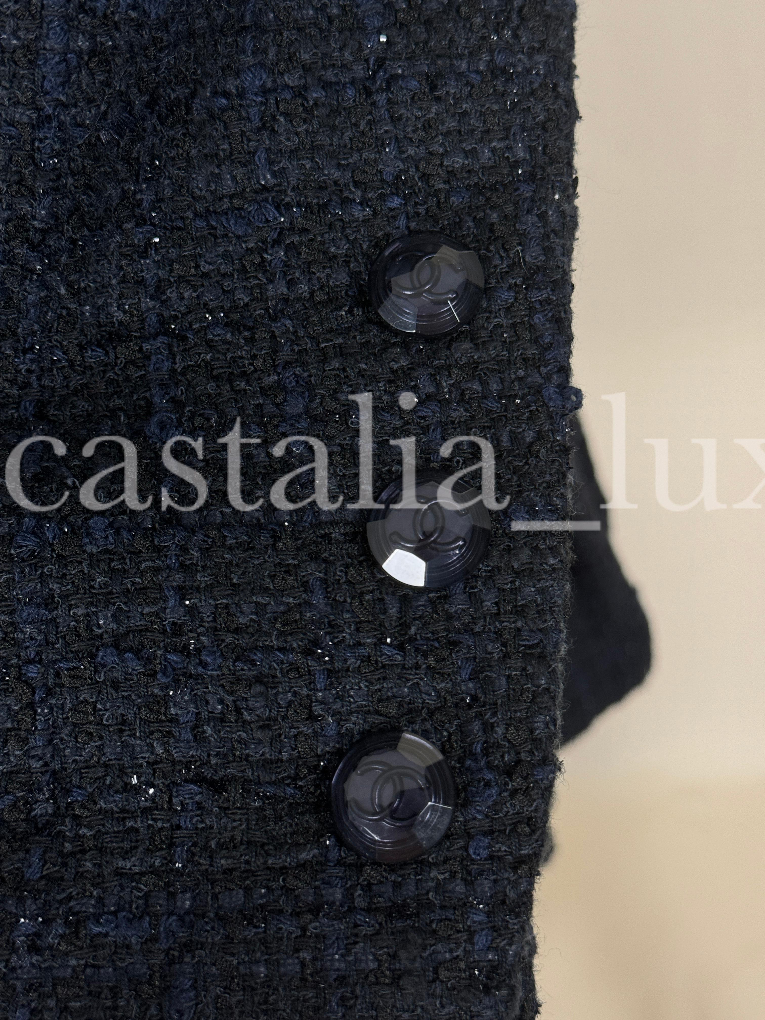Chanel Neues ikonisches 2020 Frühjahr-Laufsteg-Tweedjacke-Kleid aus Tweed im Angebot 6