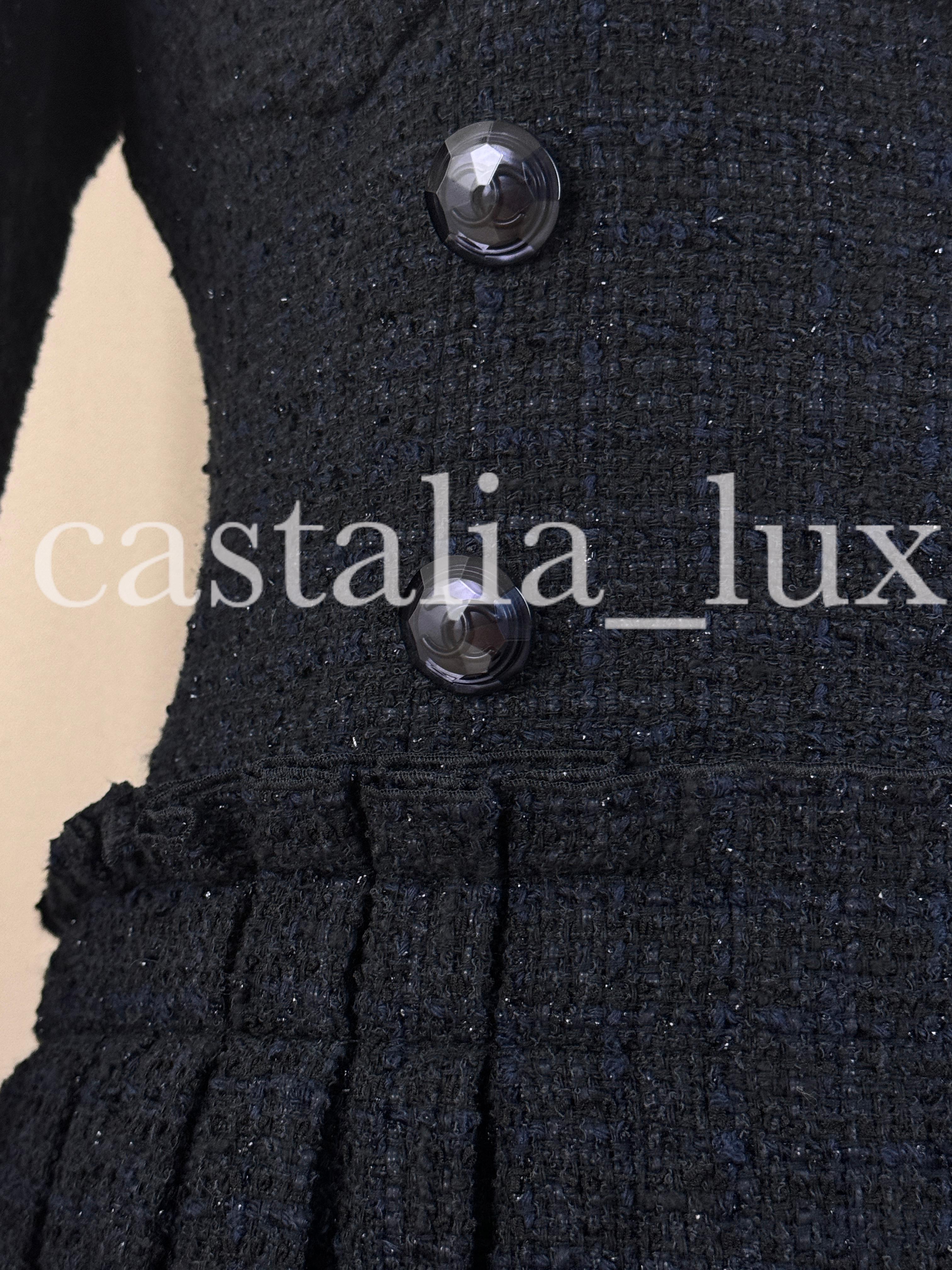 Chanel Neues ikonisches 2020 Frühjahr-Laufsteg-Tweedjacke-Kleid aus Tweed im Angebot 7