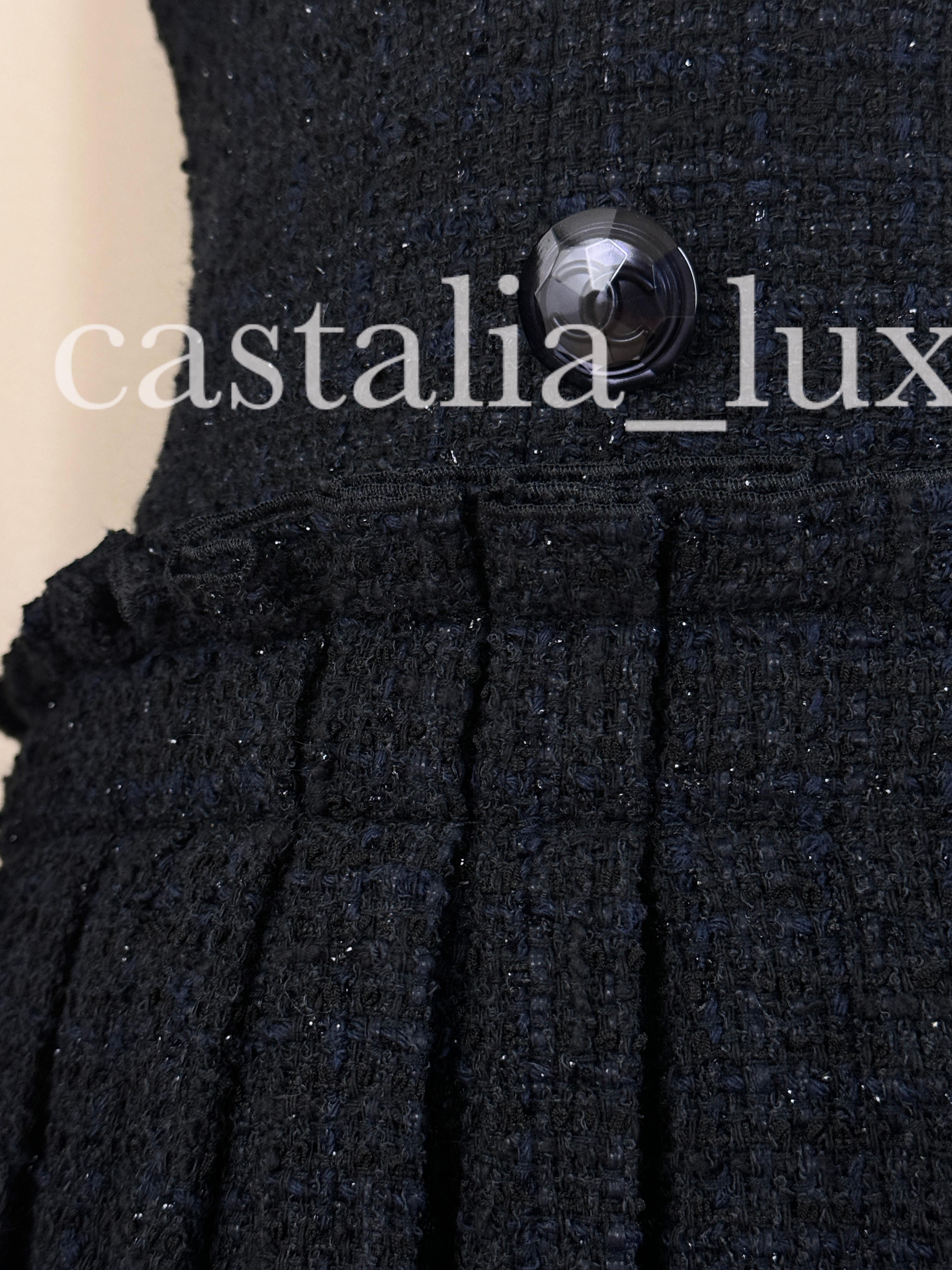 Chanel Neues ikonisches 2020 Frühjahr-Laufsteg-Tweedjacke-Kleid aus Tweed im Angebot 10