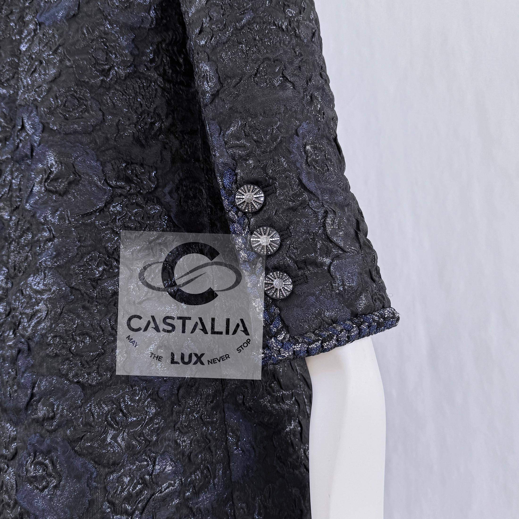 CHANEL New Iconic Camellias Motifs Jacquard Jacket 40 FR en vente 5