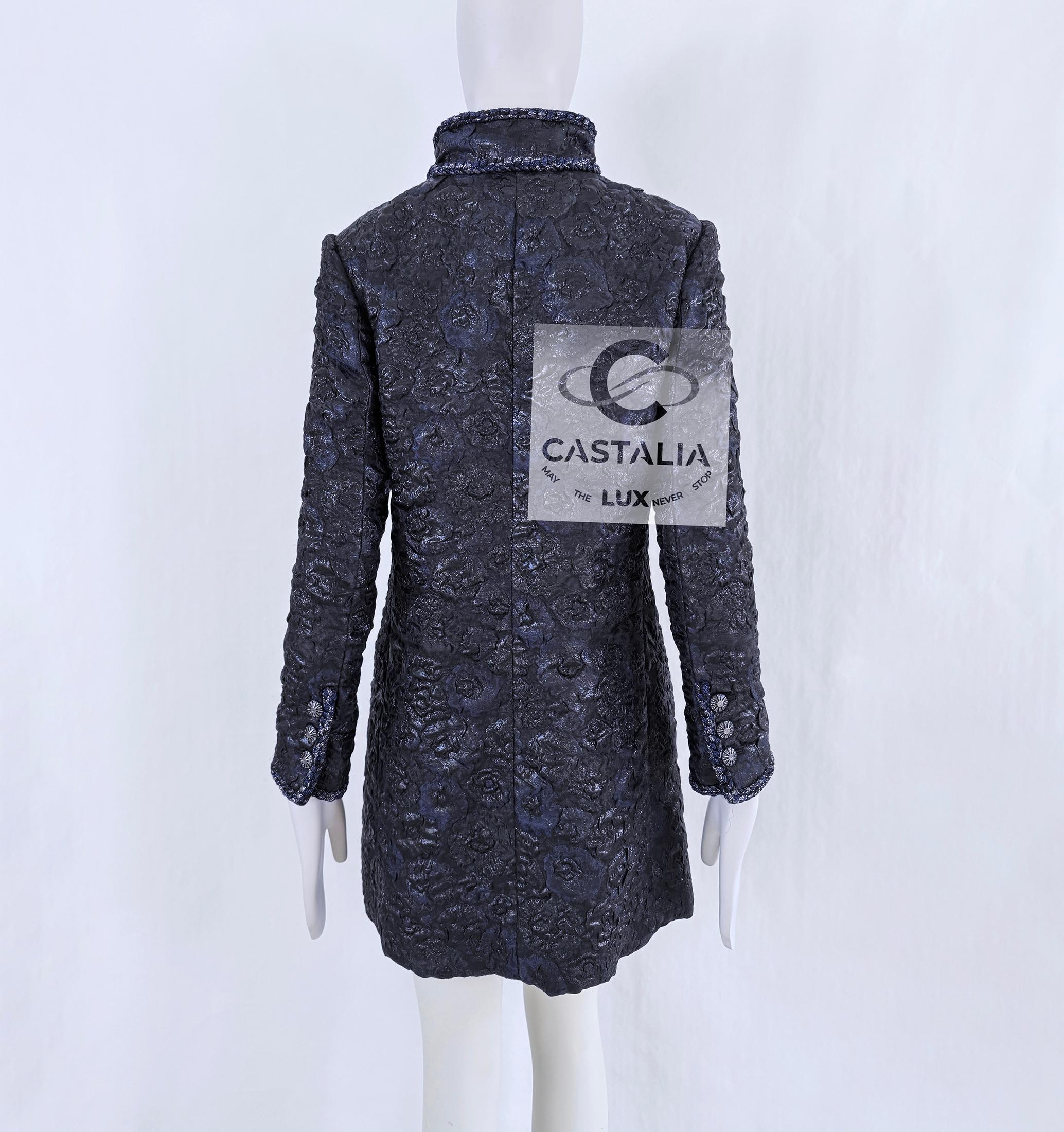 CHANEL New Iconic Camellias Motifs Jacquard Jacket 40 FR en vente 7