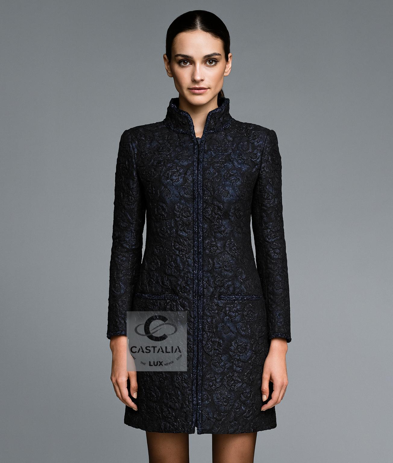Chanel - Veste en jacquard chatoyant avec motif de camélia en 3D
- Collectional S 2016 de Karl Lagerfeld - 

~ Envolée vers la transcendance de la Couture, cette veste Chanel émerge de la collection Airlines de Karl Lagerfeld - une vision où