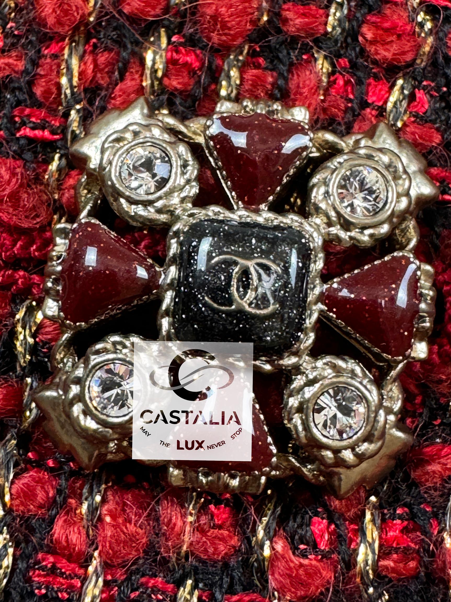 Chanel Nuova Giacca Iconica CC Gripoix Bottoni Tweed Borgogna 40 FR in vendita 7