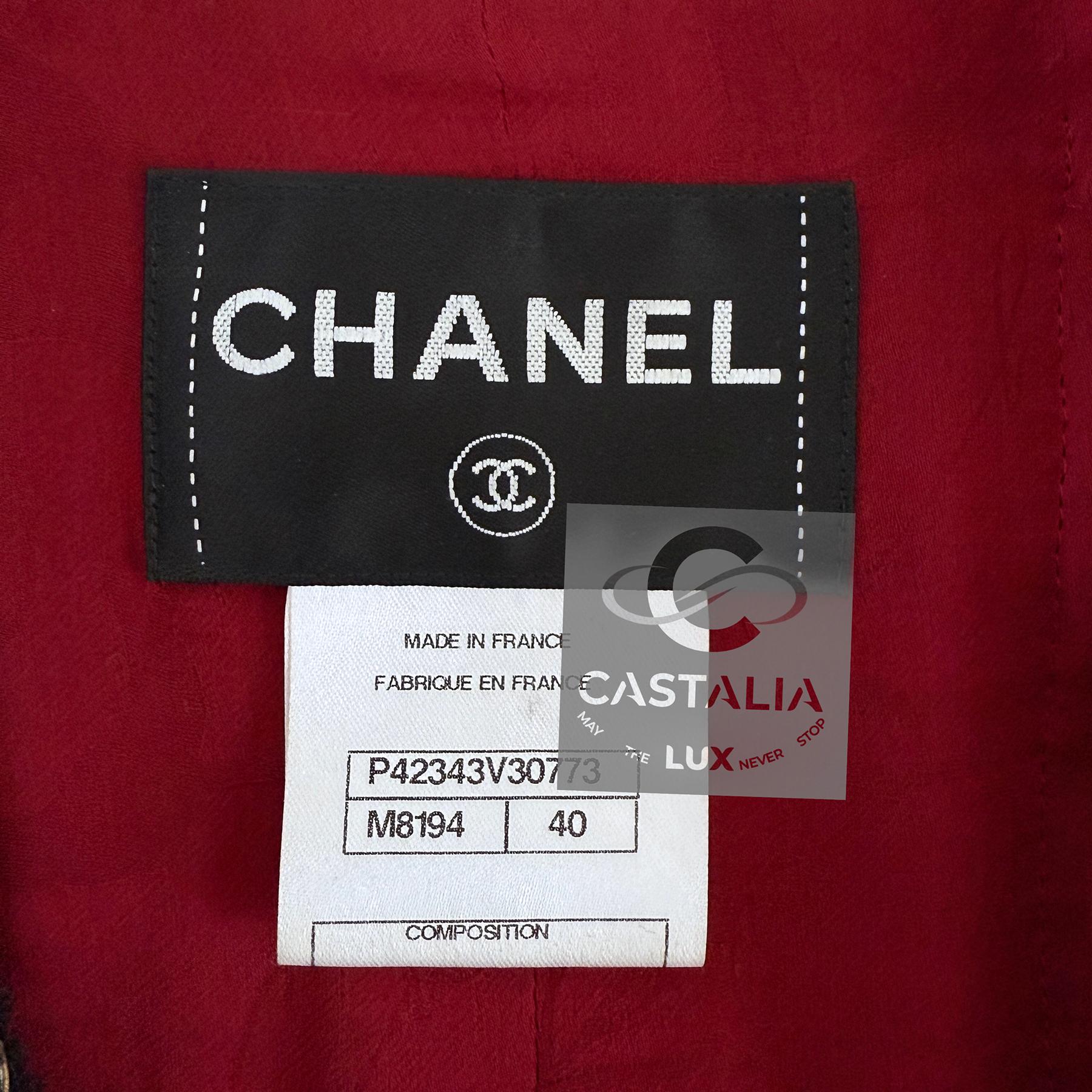 Chanel Nuova Giacca Iconica CC Gripoix Bottoni Tweed Borgogna 40 FR in vendita 14