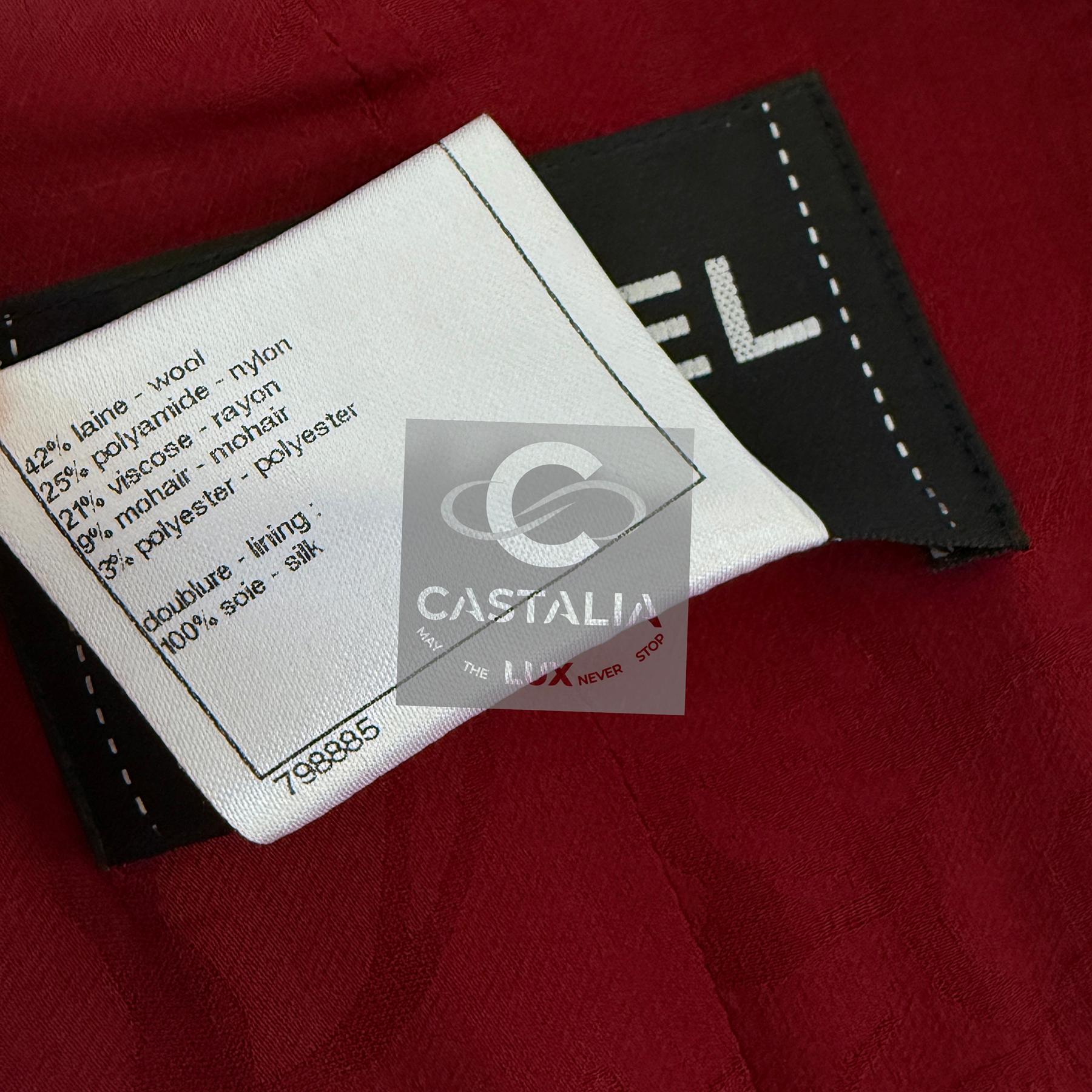 Chanel Nuova Giacca Iconica CC Gripoix Bottoni Tweed Borgogna 40 FR in vendita 15