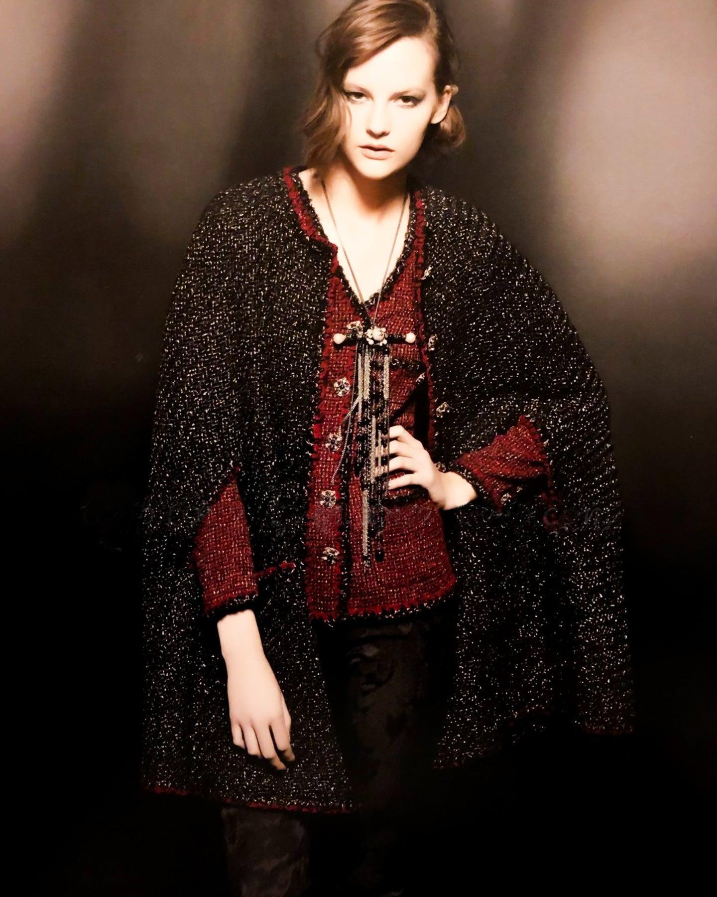 Chanel New Iconic CC Gripoix Buttons Burgundy Tweed Jacket 42 FR In New Condition In Dubai, AE