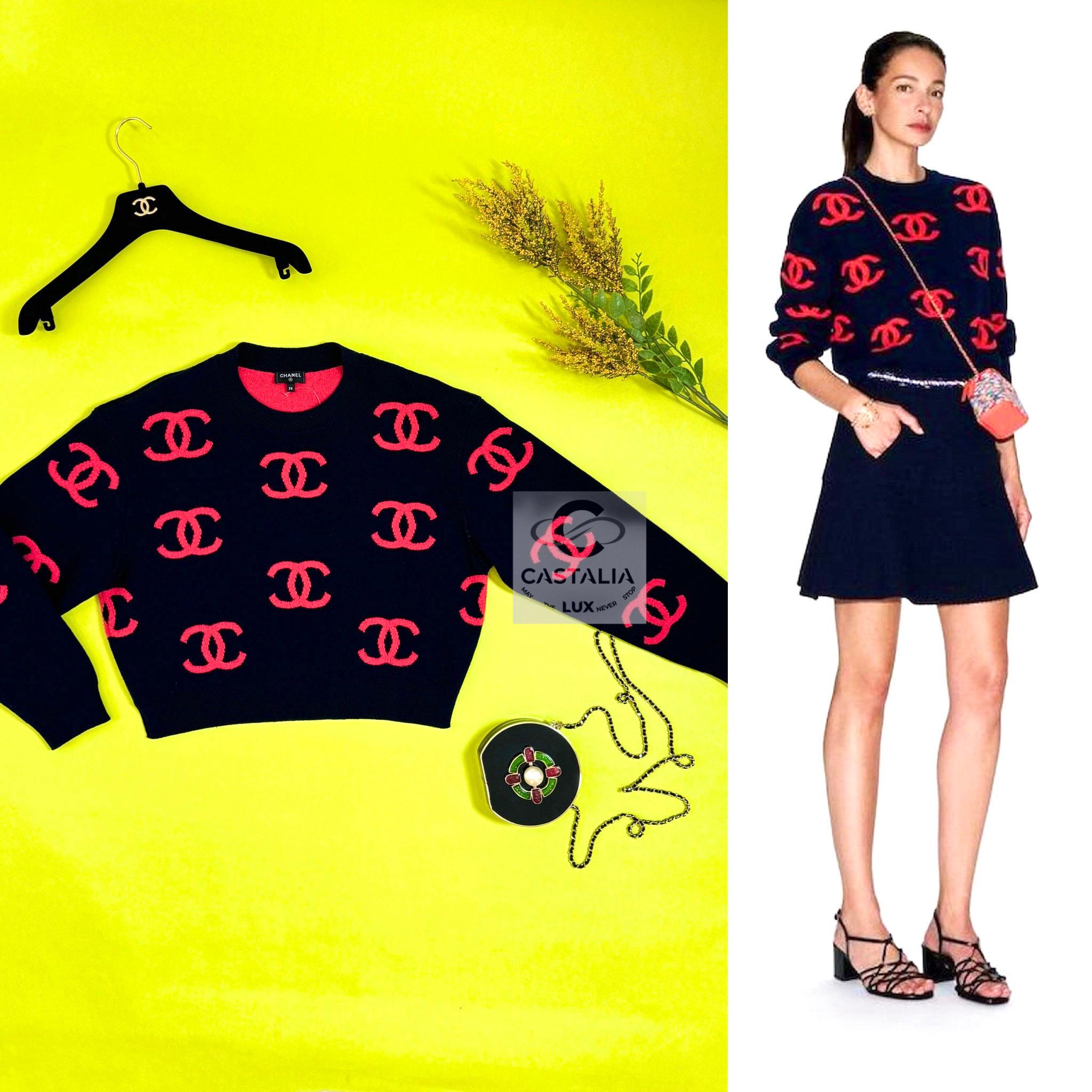 Iconic Chanel cashmere jumper with CC logo pattern from 2021 Spring Collection a
As seen on many celebs, collectible piece! Price on e-bbay 4,990$
- made in dark navy (near black) cashmere with coral intarsia CC logos
Size mark 38 FR. Condition: