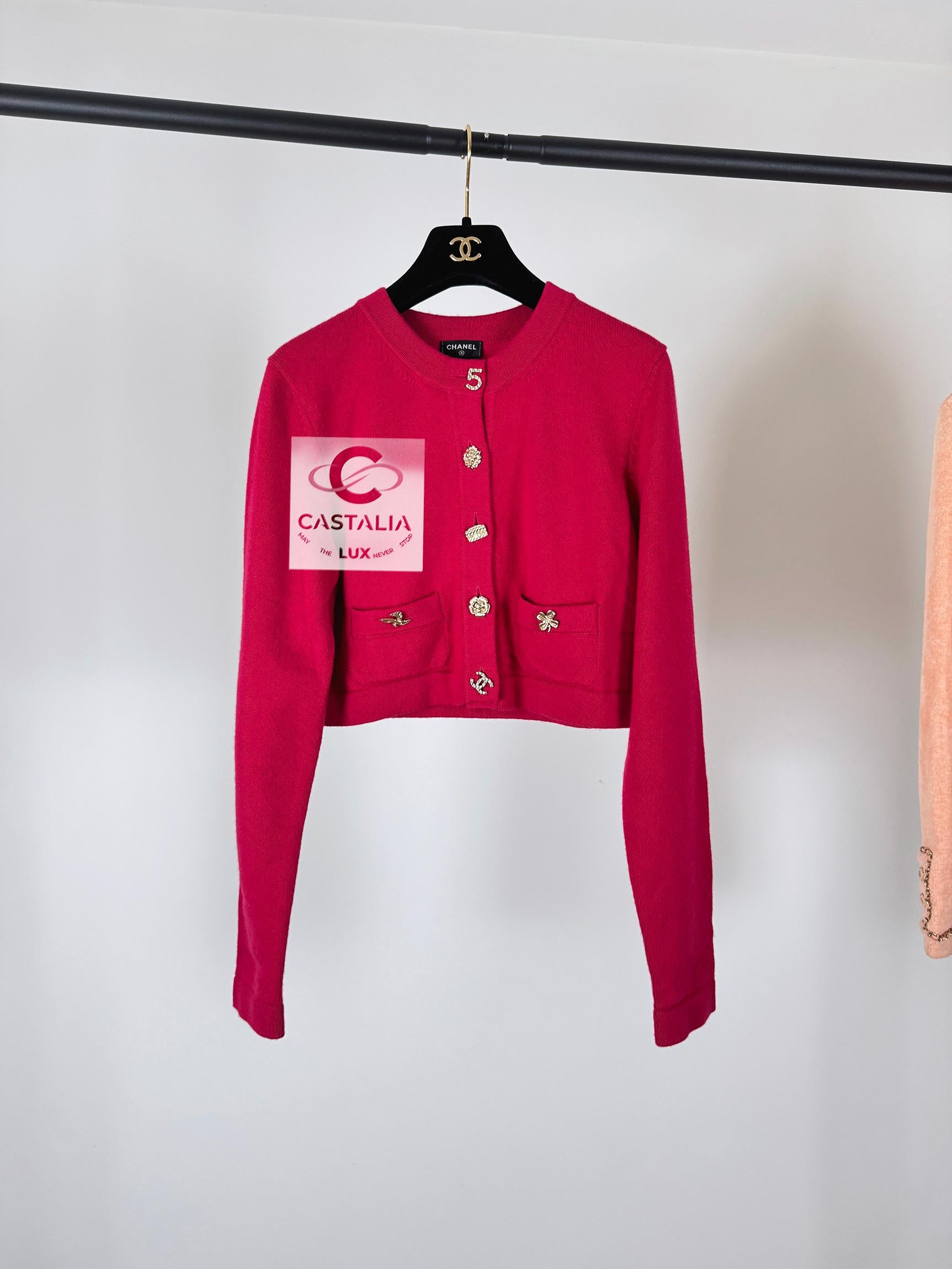 Chanel New Iconic CC Lucky Charms Cashmere Cardigan In New Condition In Dubai, AE