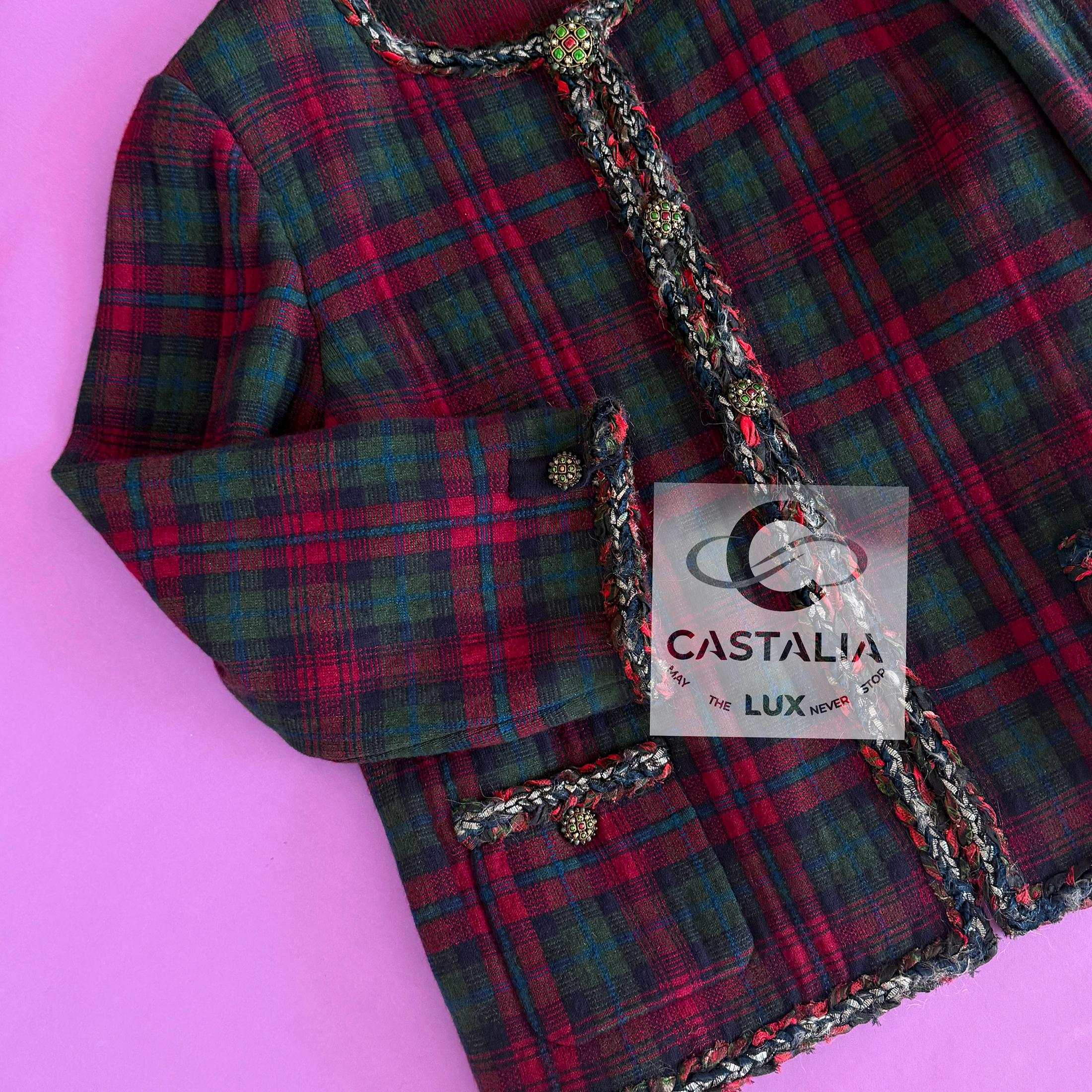 CHANEL Nueva Chaqueta Icónica París / Edimburgo Tartán Rojo 52 FR en venta 7