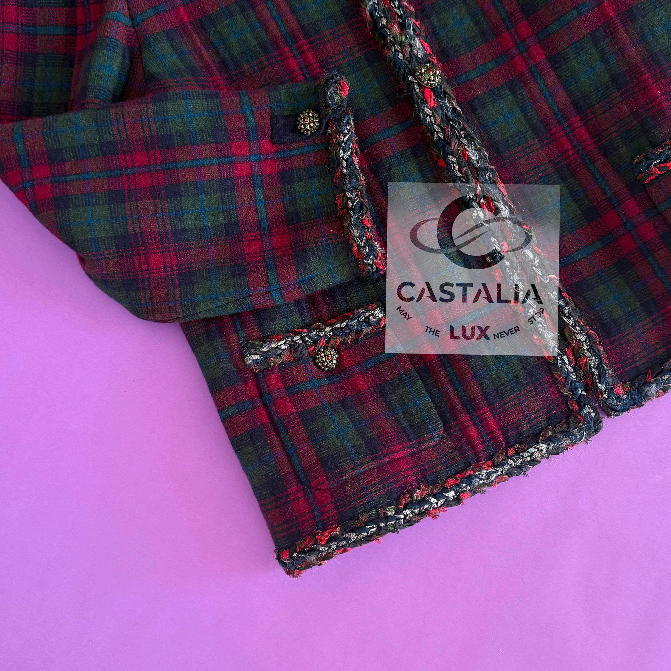 CHANEL Nueva Chaqueta Icónica París / Edimburgo Tartán Rojo 52 FR en venta 8