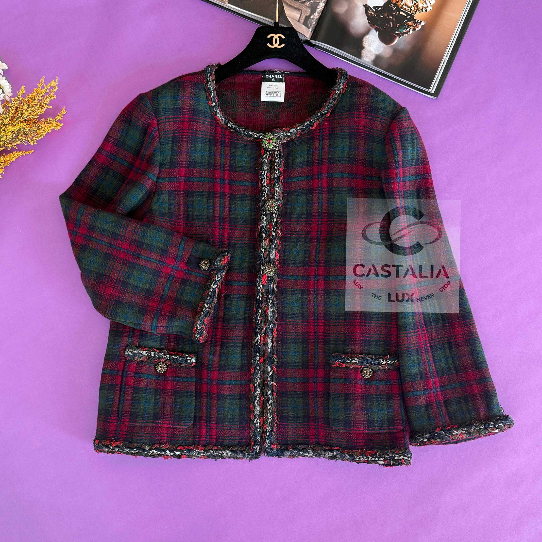 CHANEL Nueva Chaqueta Icónica París / Edimburgo Tartán Rojo 52 FR en venta 9