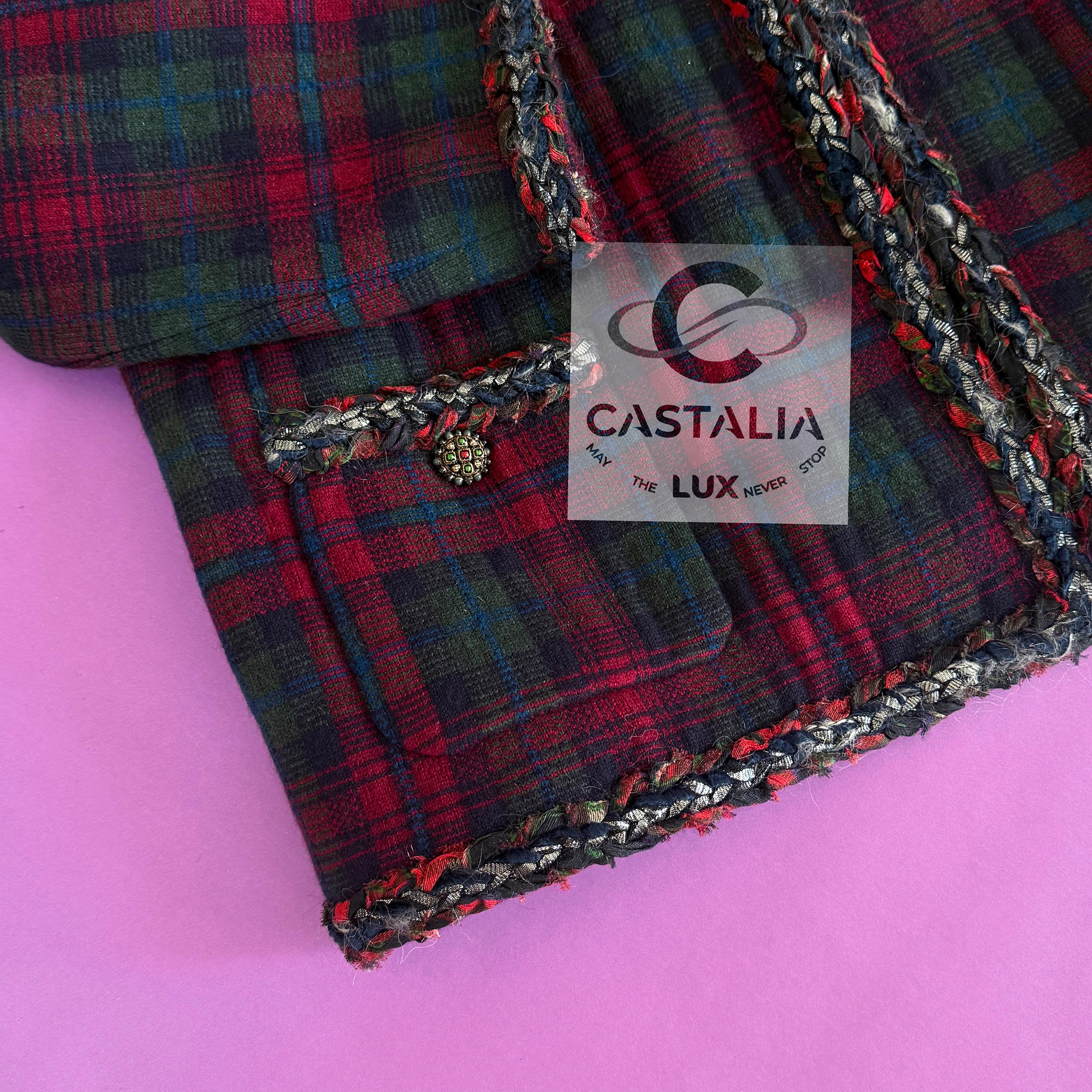 CHANEL Nueva Chaqueta Icónica París / Edimburgo Tartán Rojo 52 FR en venta 10