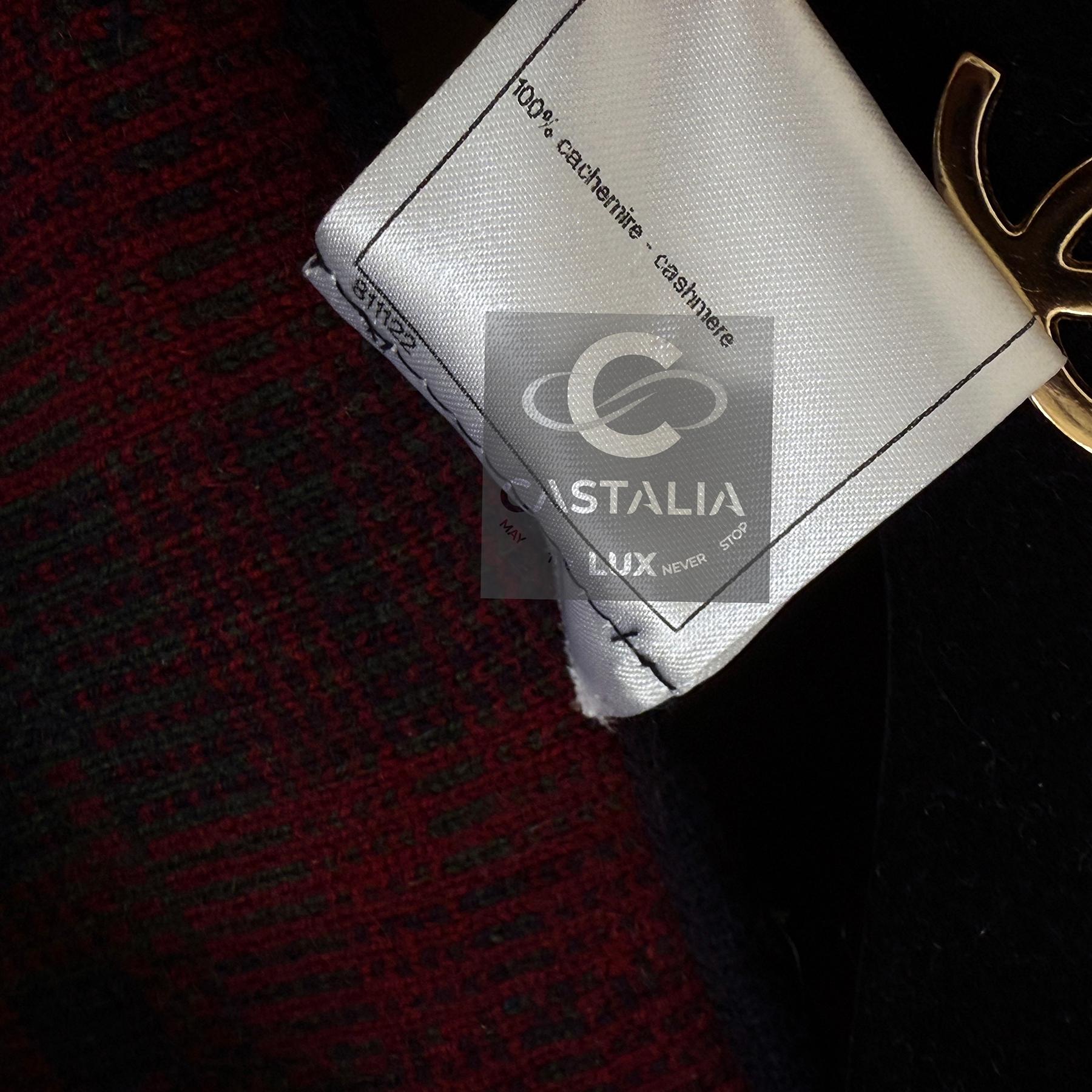 CHANEL Nueva Chaqueta Icónica París / Edimburgo Tartán Rojo 52 FR en venta 14