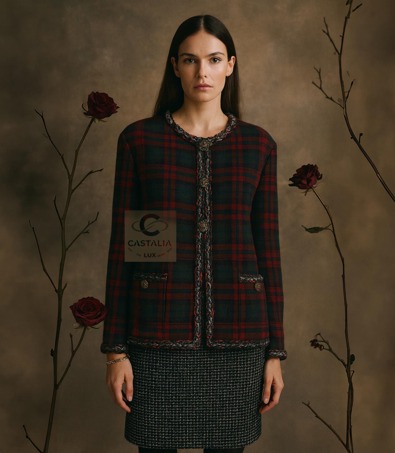 CHANEL Nueva Chaqueta Icónica París / Edimburgo Tartán Rojo 52 FR Negro en venta