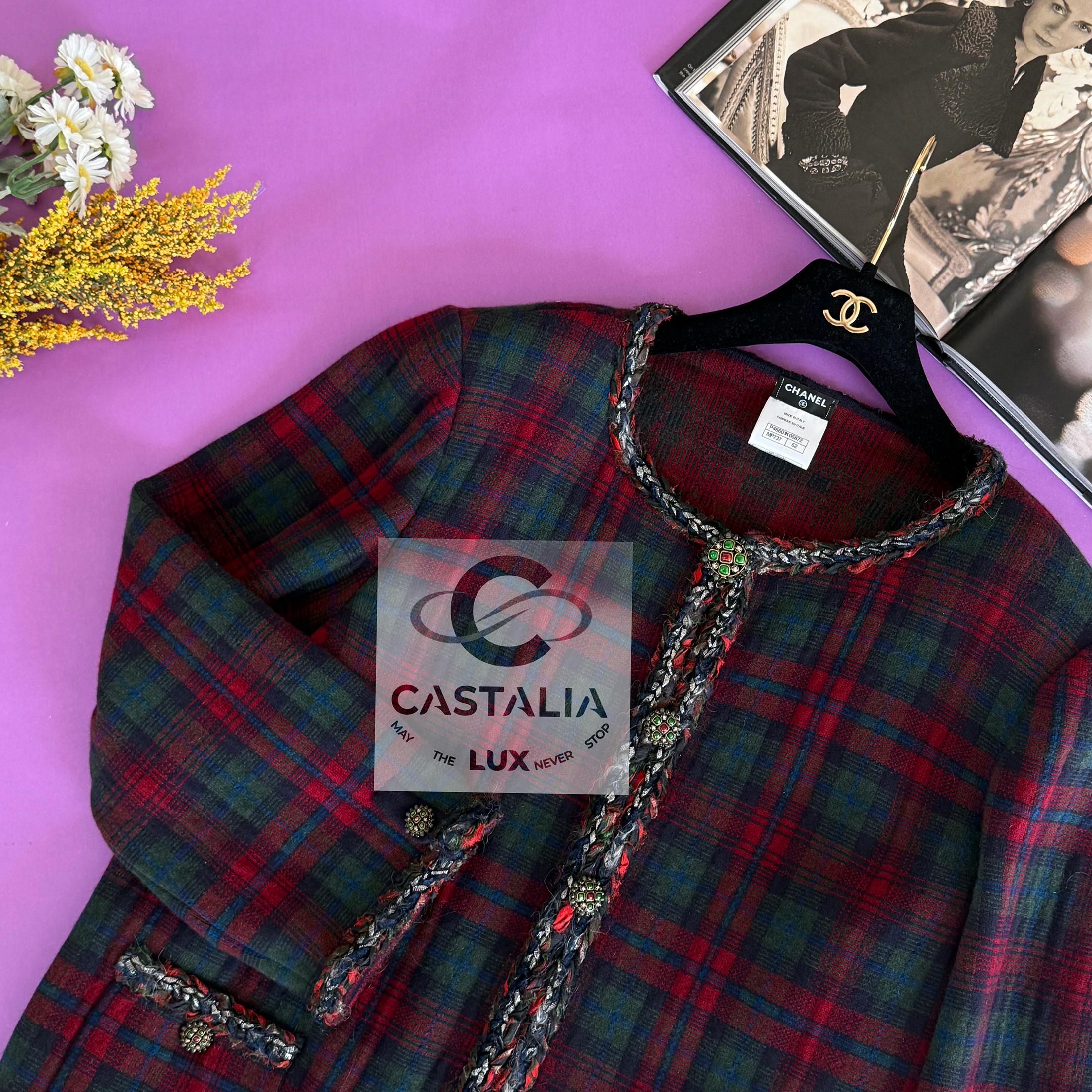 CHANEL Nueva Chaqueta Icónica París / Edimburgo Tartán Rojo 52 FR en venta 1