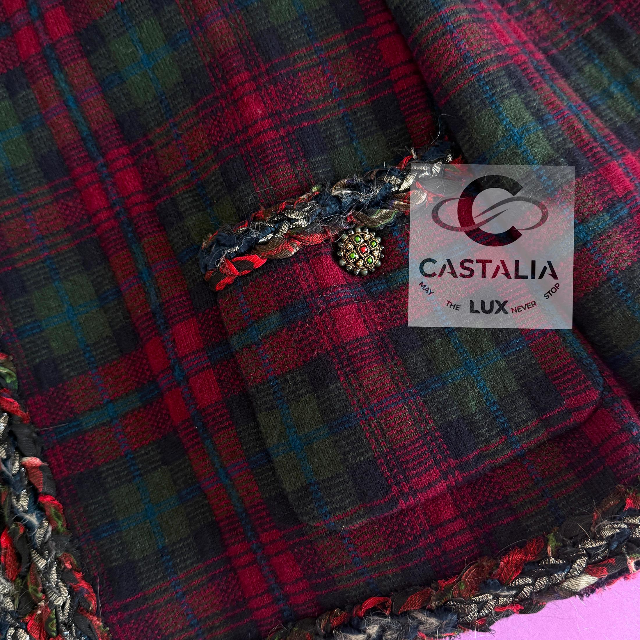 CHANEL Nueva Chaqueta Icónica París / Edimburgo Tartán Rojo 52 FR en venta 2