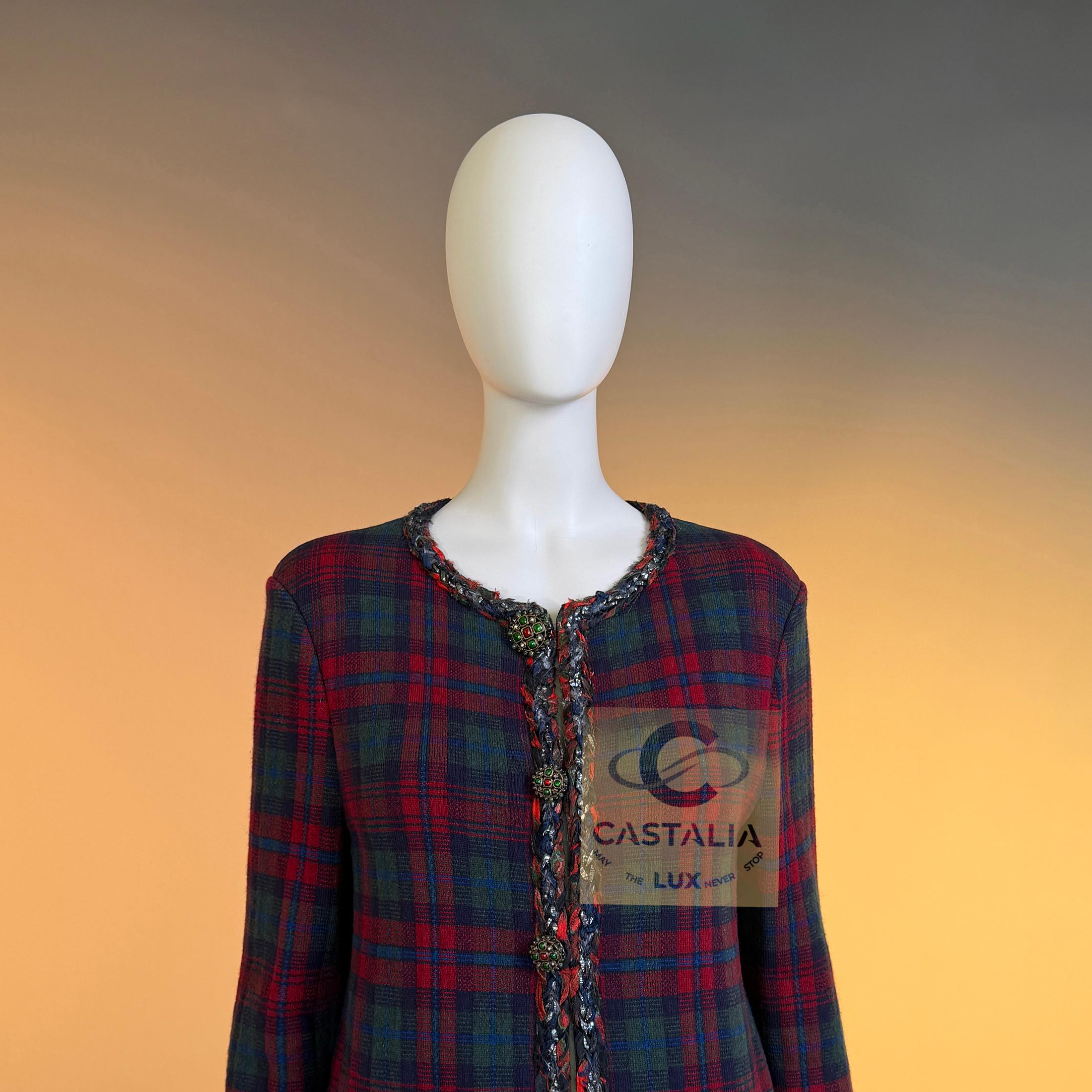 CHANEL New Iconic Paris / Edinburgh Tartan Jacket 36 FR en venta 5