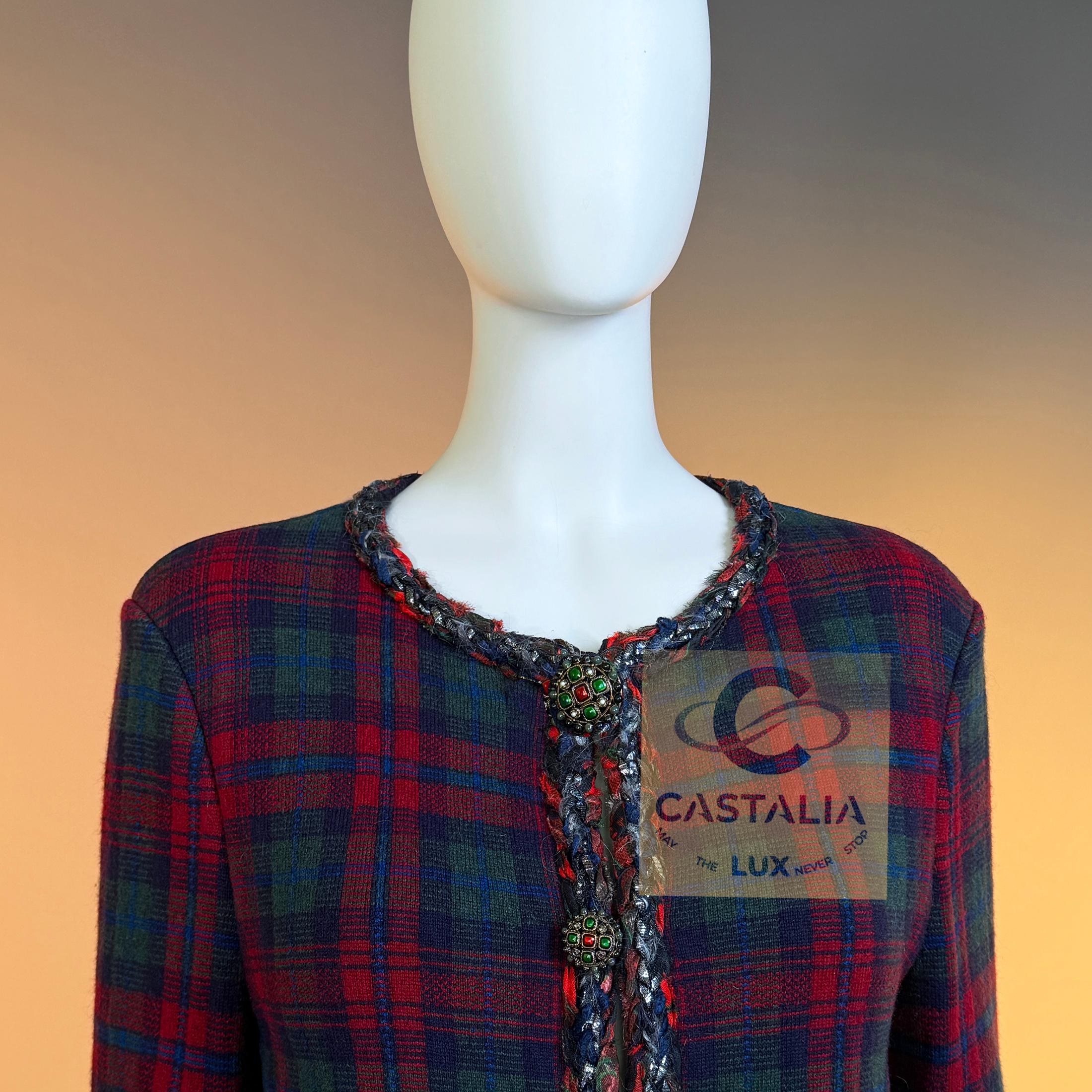 CHANEL New Iconic Paris / Edinburgh Tartan Jacket 36 FR en venta 6