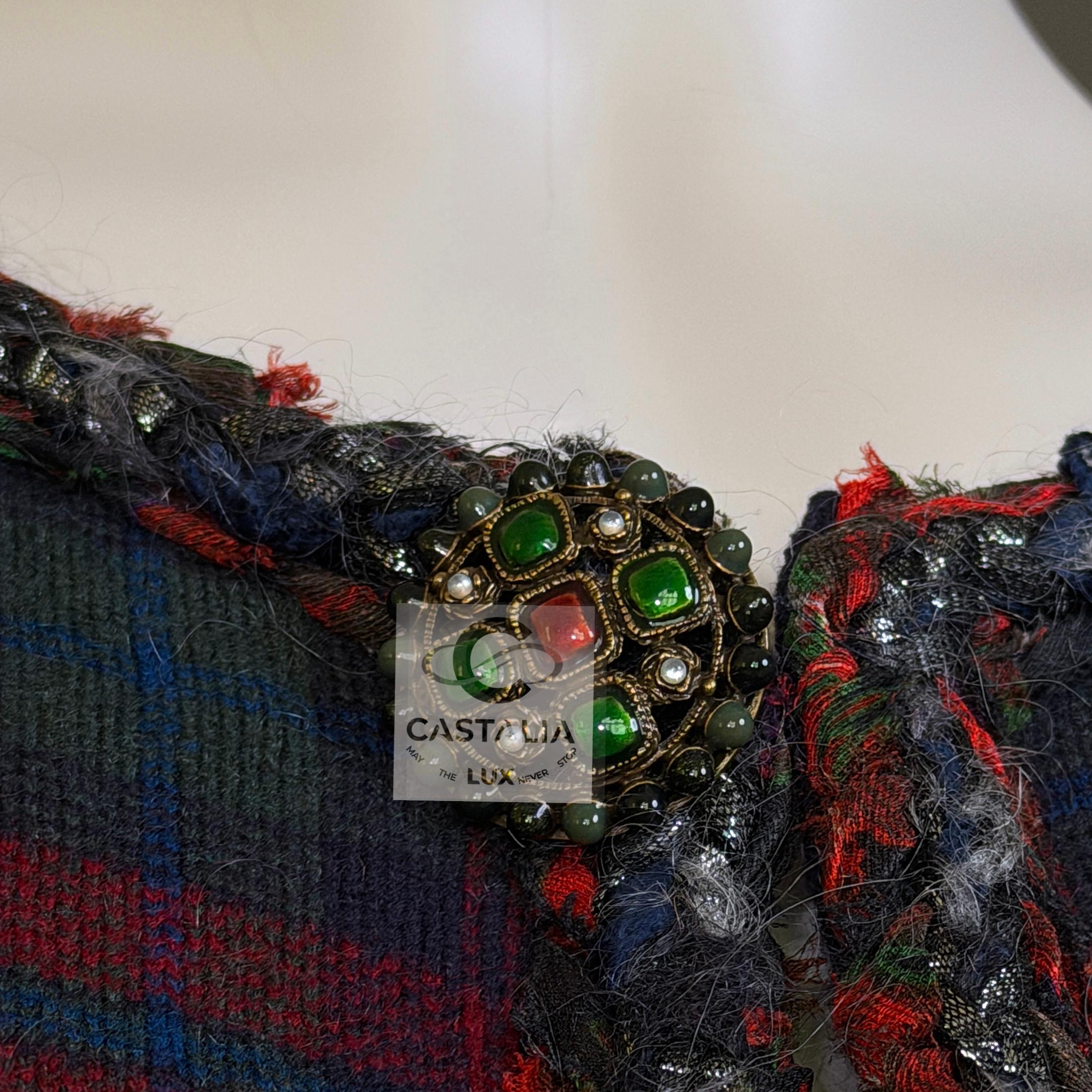 CHANEL New Iconic Paris / Edinburgh Tartan Jacket 36 FR en venta 7