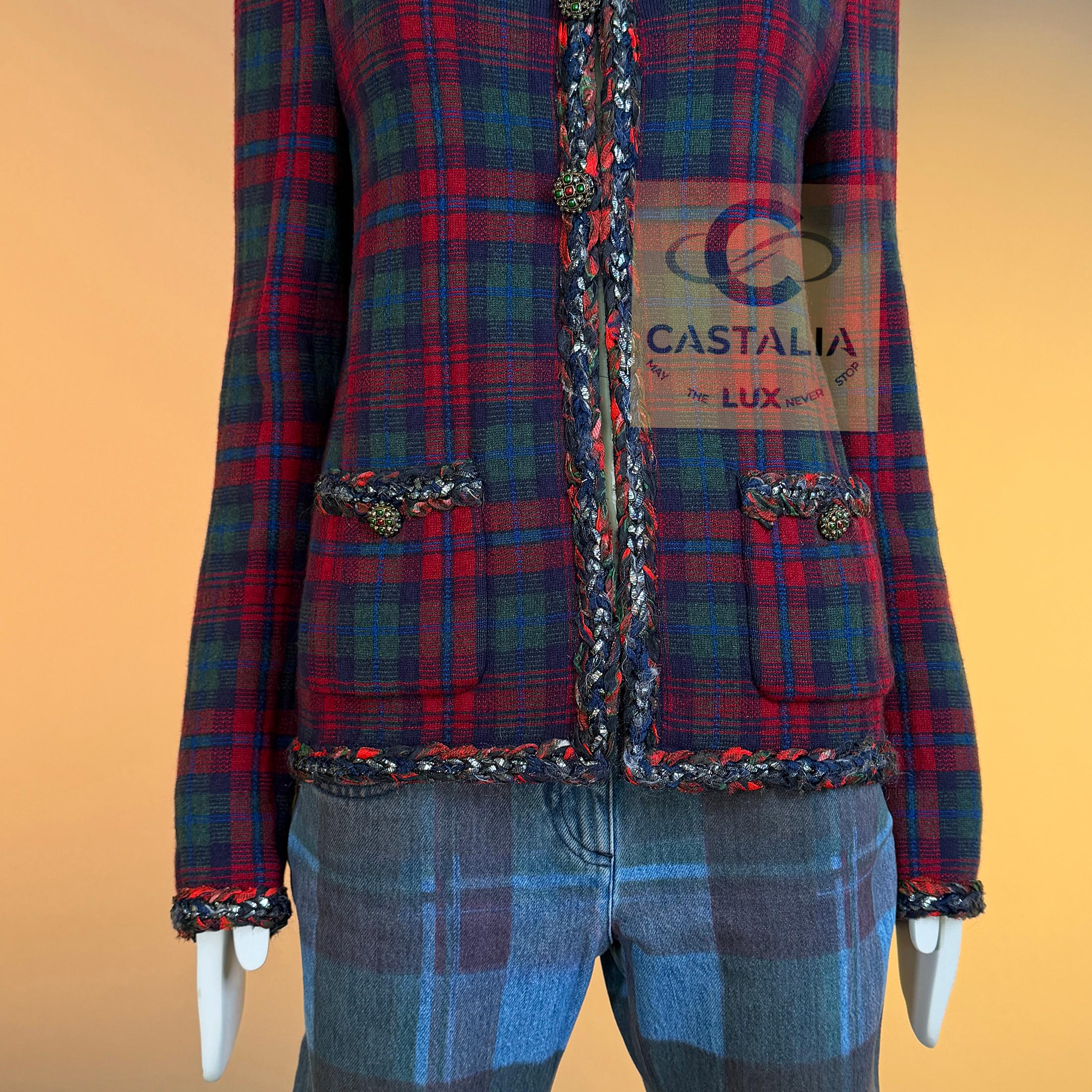 CHANEL New Iconic Paris / Edinburgh Tartan Jacket 36 FR en venta 10