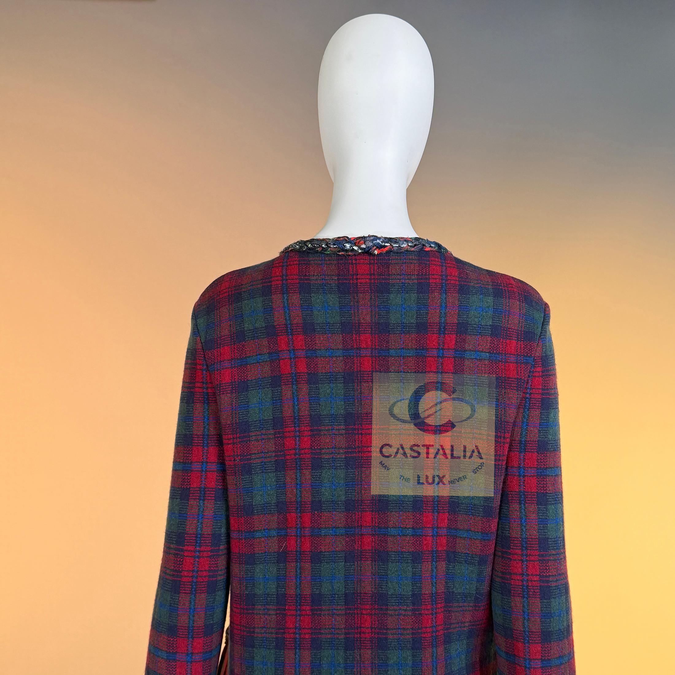 CHANEL New Iconic Paris / Edinburgh Tartan Jacket 36 FR en venta 11