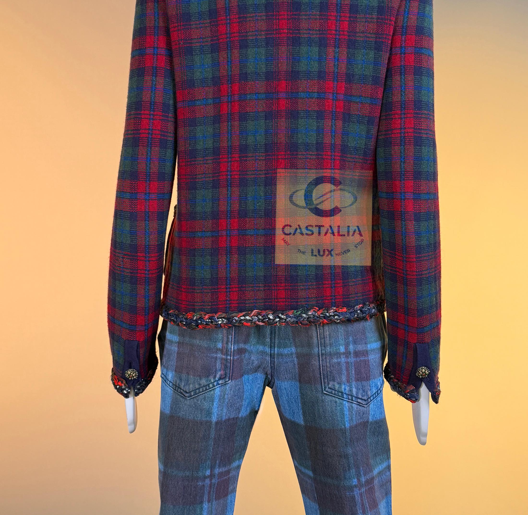CHANEL New Iconic Paris / Edinburgh Tartan Jacket 36 FR en venta 12