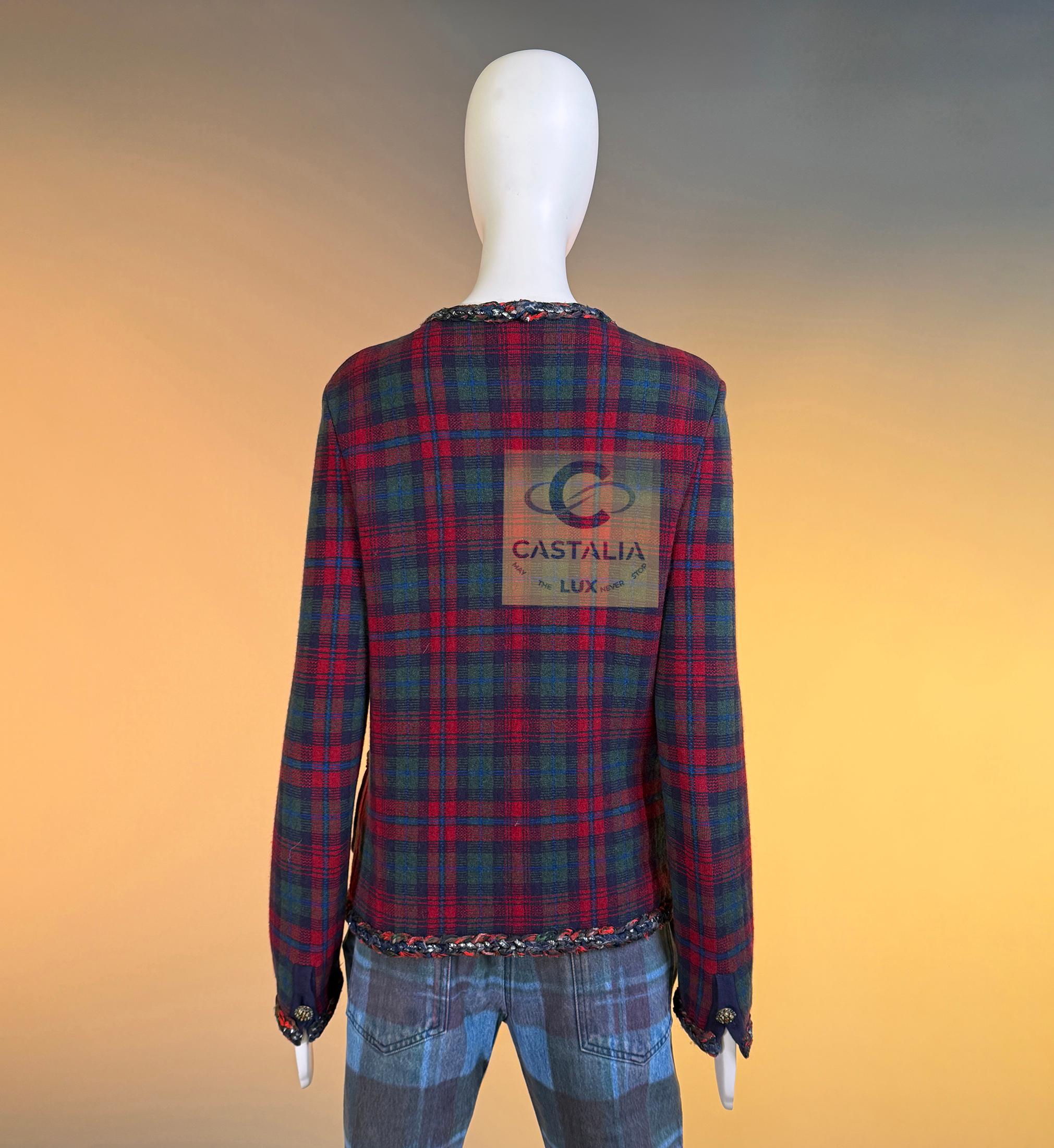CHANEL New Iconic Paris / Edinburgh Tartan Jacket 36 FR en venta 13