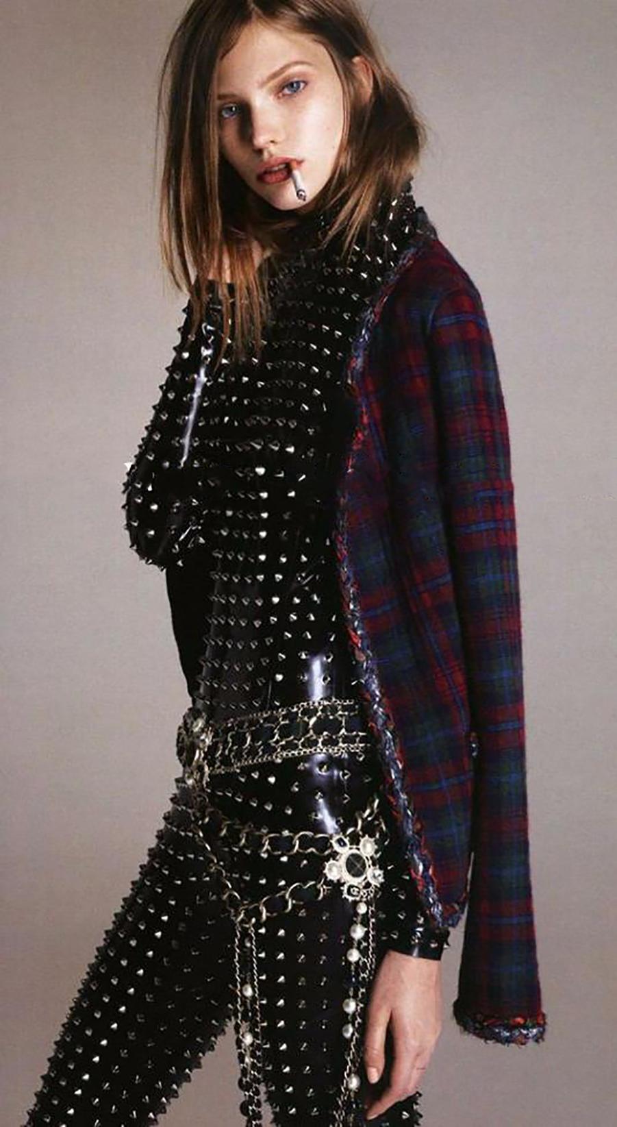 CHANEL New Iconic Paris / Edinburgh Tartan Jacket 36 FR Negro en venta