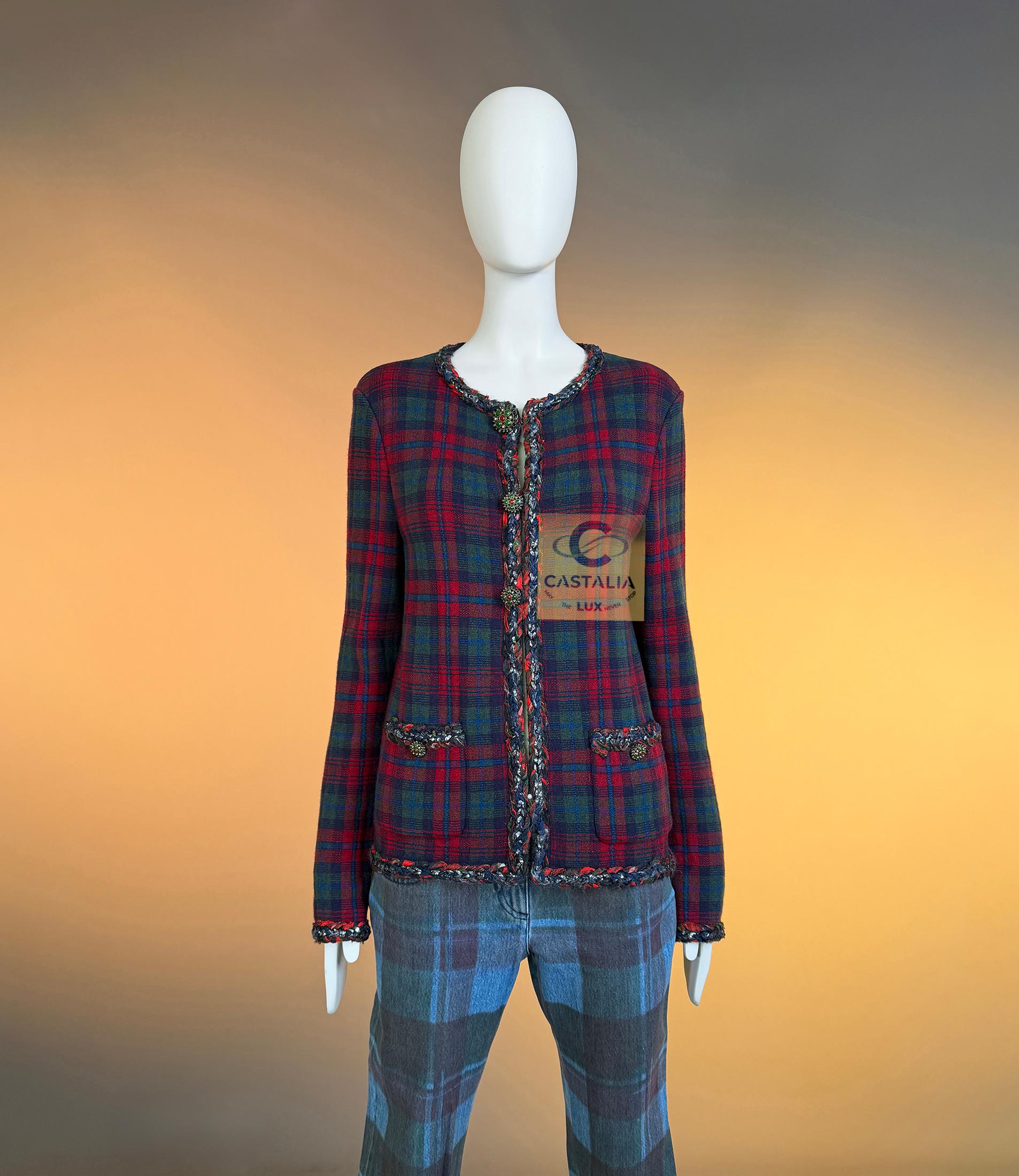 CHANEL New Iconic Paris / Edinburgh Tartan Jacket 36 FR en venta 3