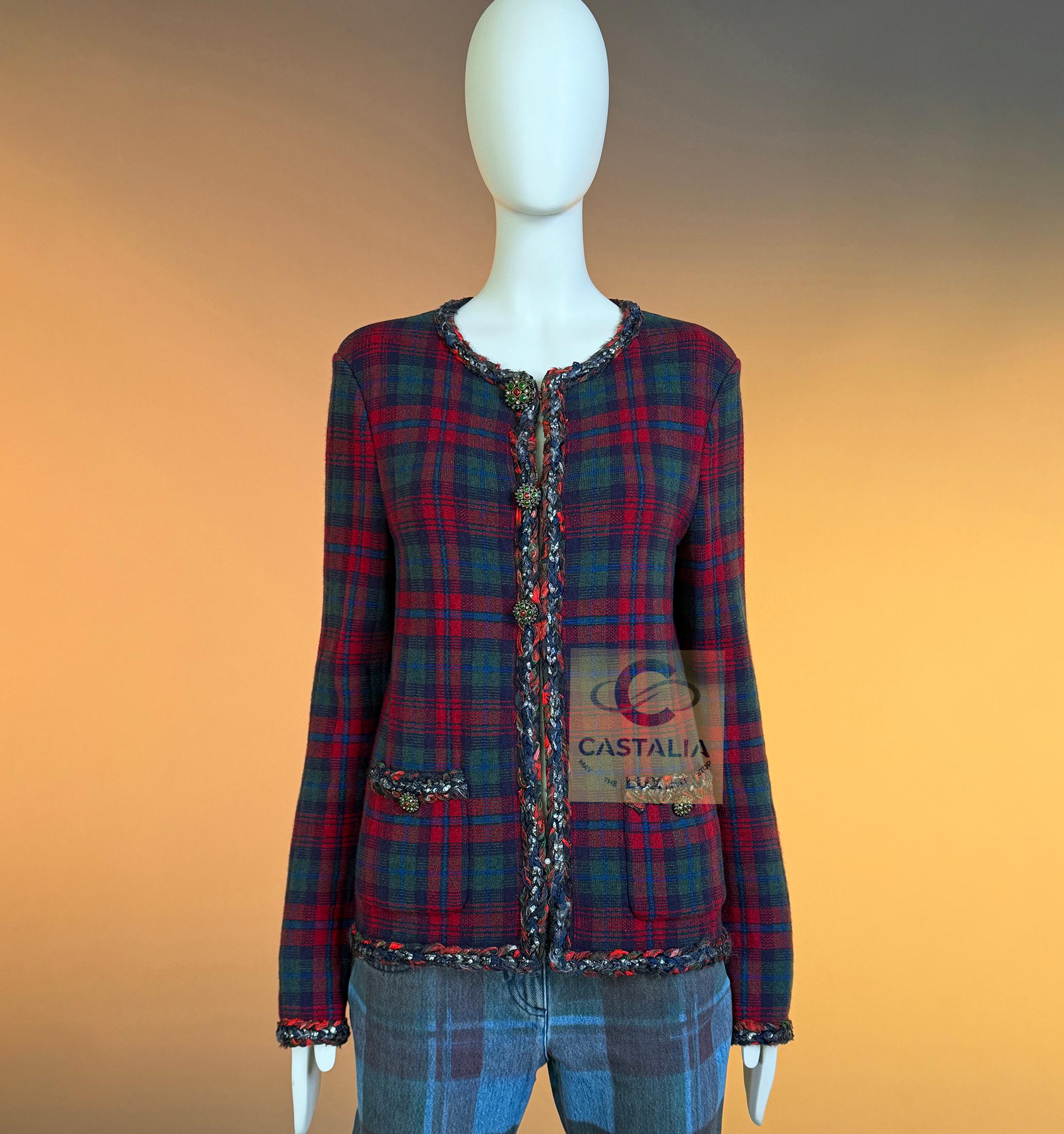 CHANEL New Iconic Paris / Edinburgh Tartan Jacket 36 FR en venta 4