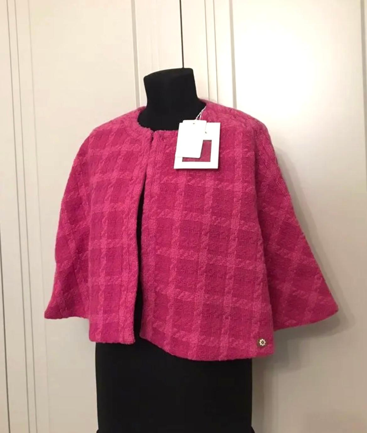 Chanel New Iconic Runway 2019 Fall Tweed Cape Jacket For Sale 7