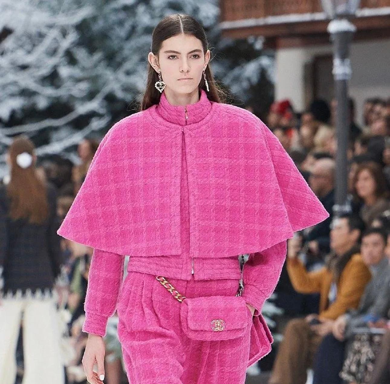 New iconic Chanel fuchsia tweed cape jacket from Runway of 2019 Fall Collection 
As seen on many magazines and on celebs!
- CC logo charm at side
Size mark 38 FR, comes with tags attached