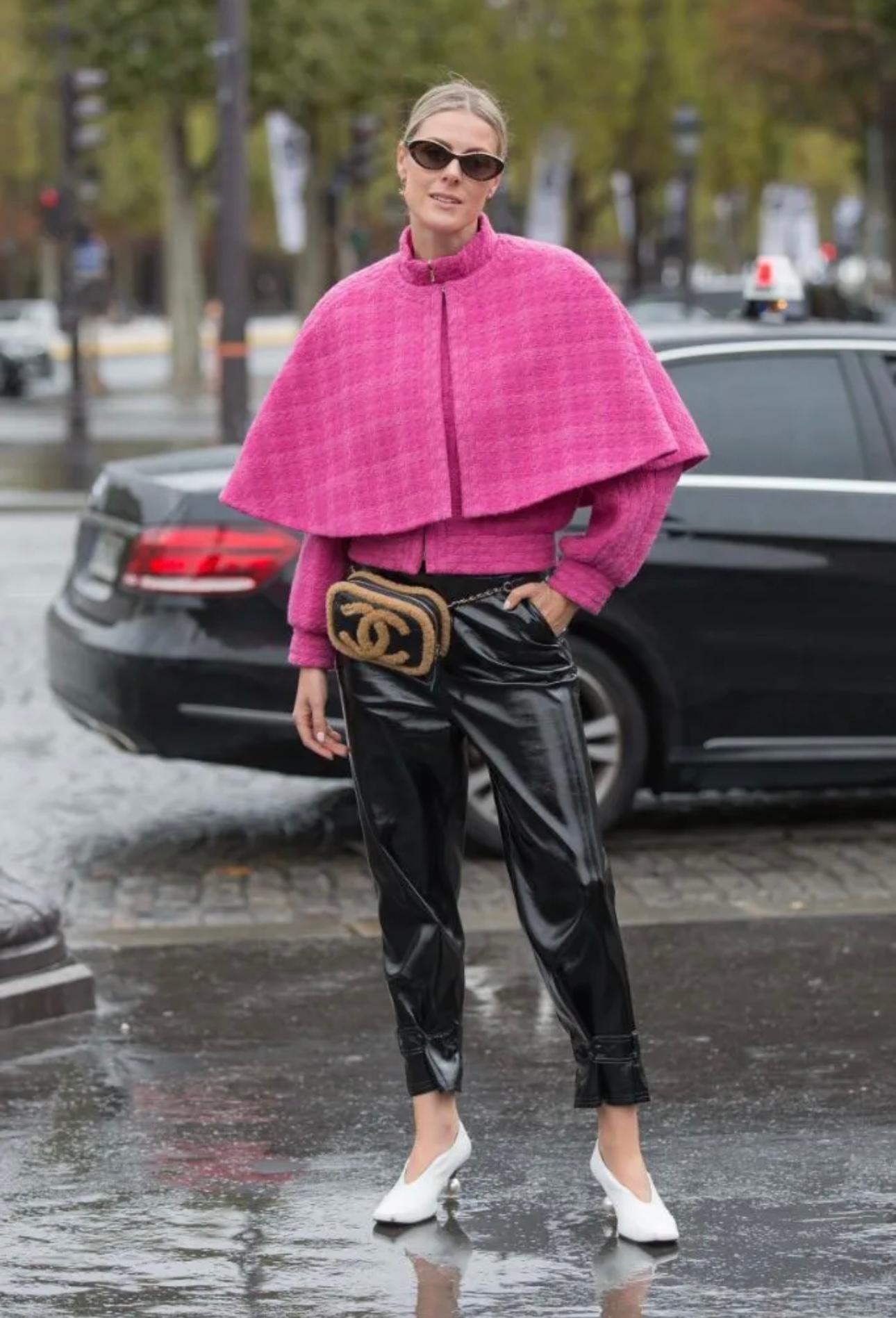 Chanel New Iconic Runway 2019 Fall Tweed Cape Jacket für Damen oder Herren im Angebot