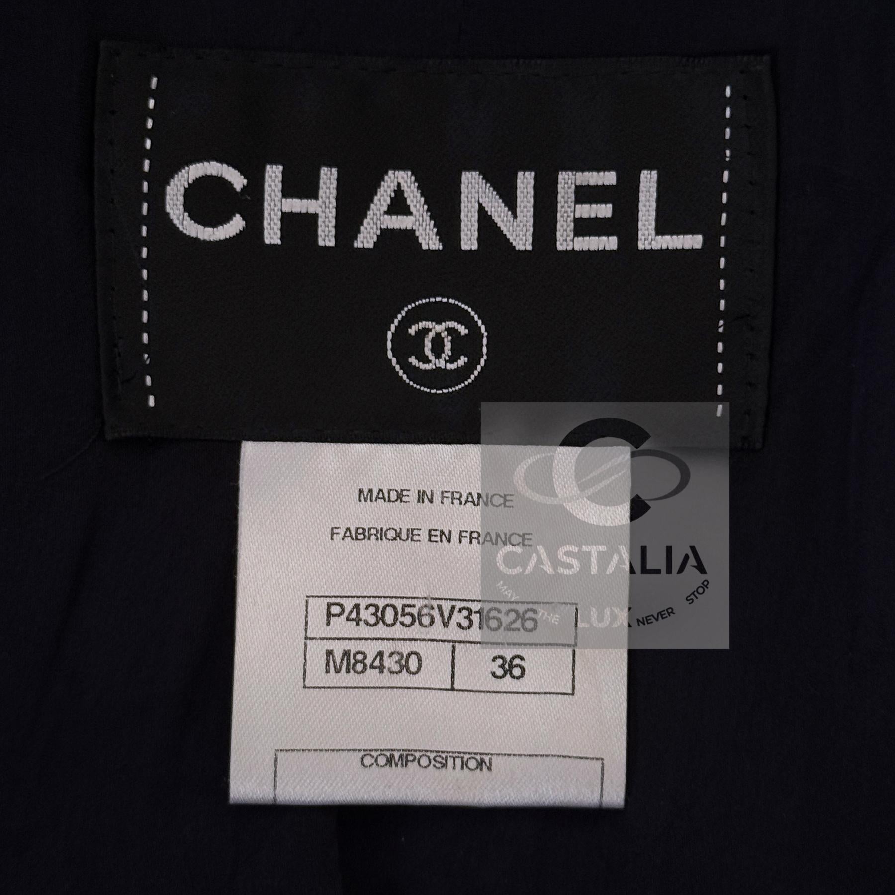 CHANEL New Iconic Tweed Jacket with CC Patch 36 FR For Sale 10