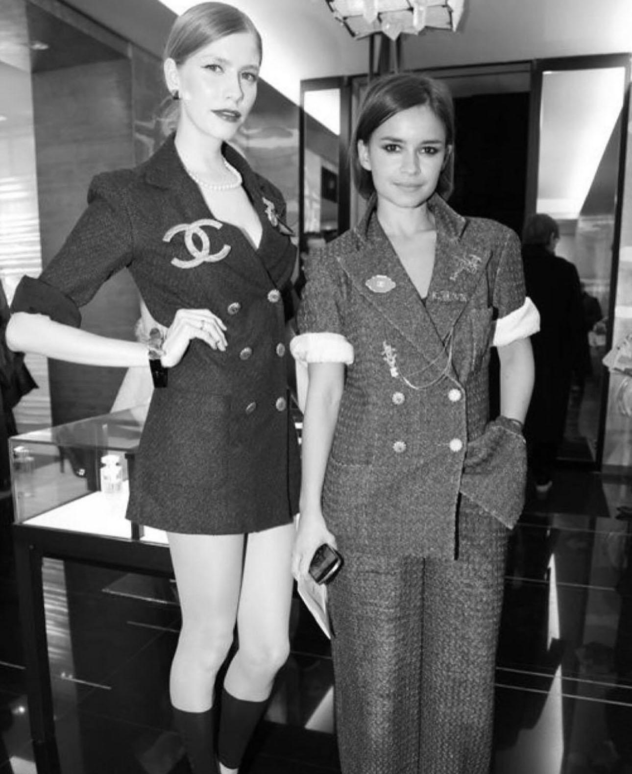 Women's or Men's CHANEL New Iconic Tweed Jacket with CC Patch 36 FR For Sale