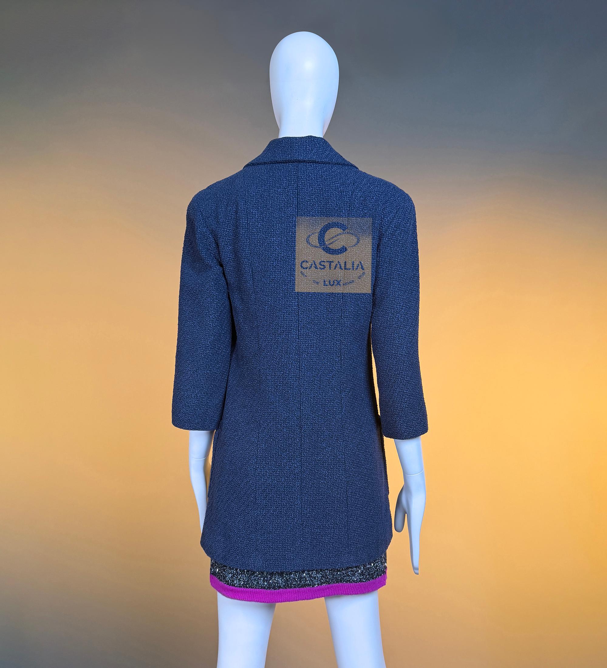 CHANEL Neue ikonische Tweedjacke mit CC-Aufnäher 42 FR im Angebot 12