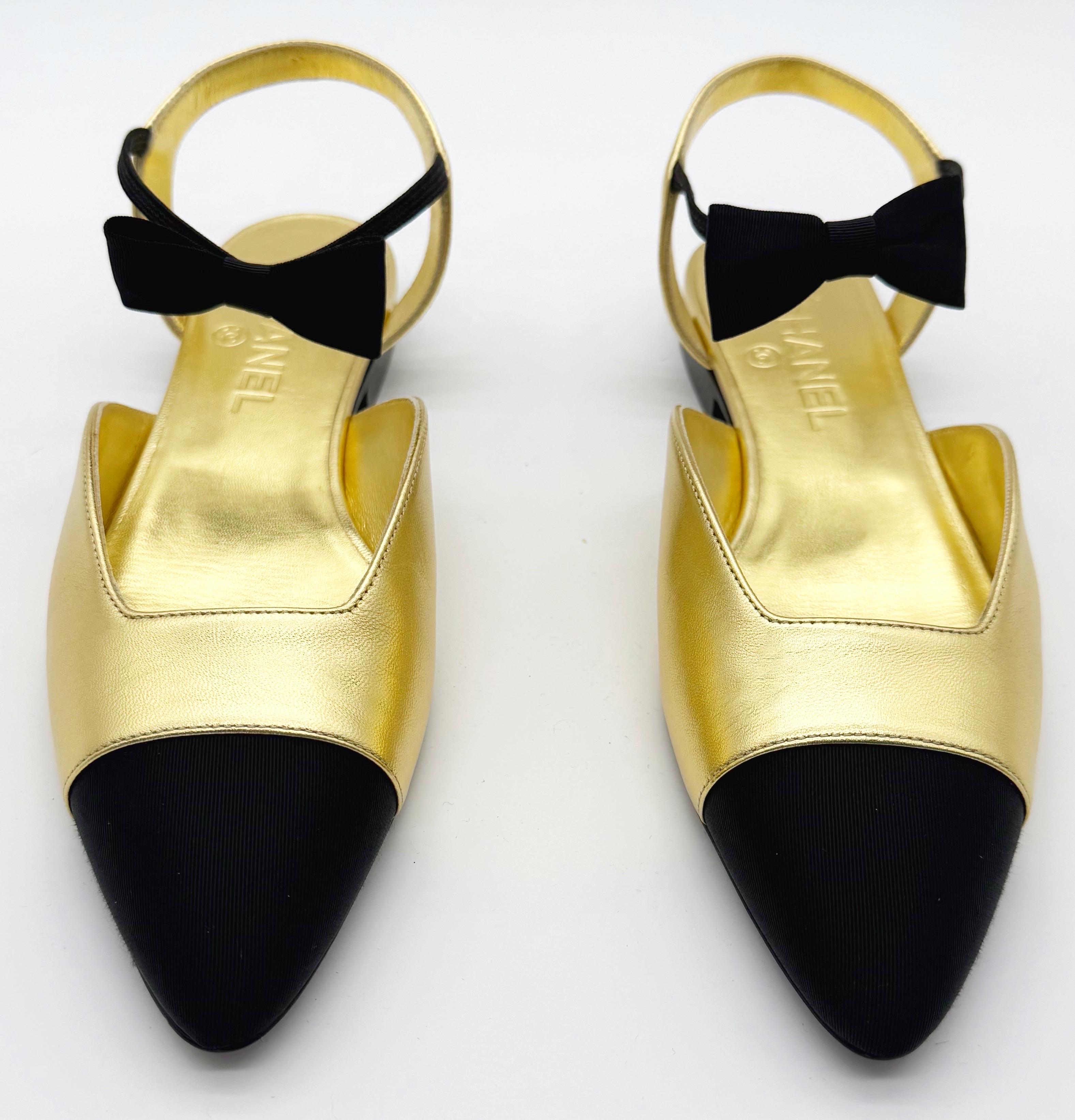 Chanel New in Box Size 38.5 Gold + Black Mary Jane Point Toe Bow Ballet Flats For Sale 5