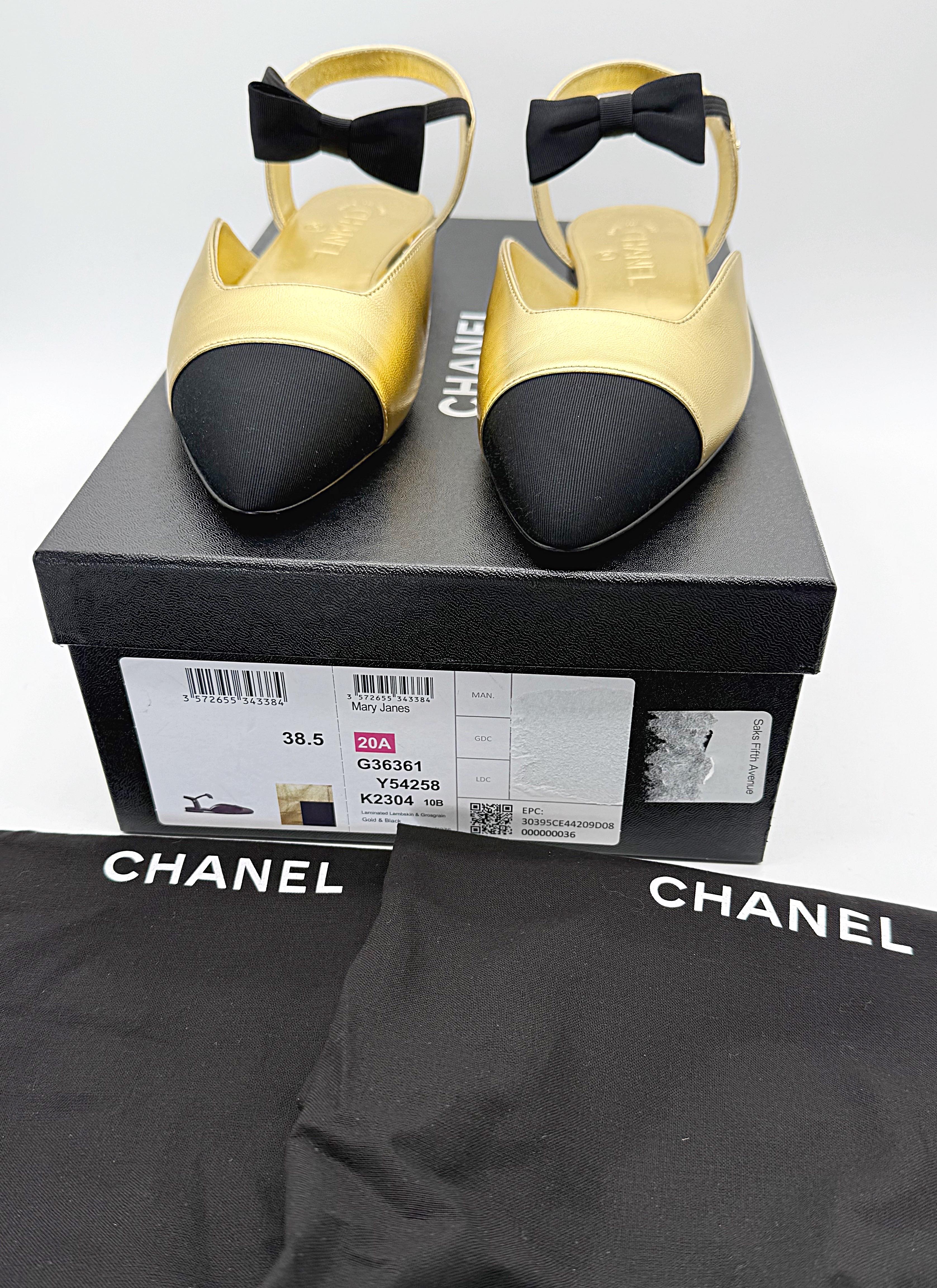 Beautiful brand new in box Chanel gold and black Maryjane ballet flats. Gold leather with black toe and black bow strap at center ankle. Gold CC logo plaque at outer ankle. Pair with a dress, jeans, skit or shorts.
In great unworn condition. Comes