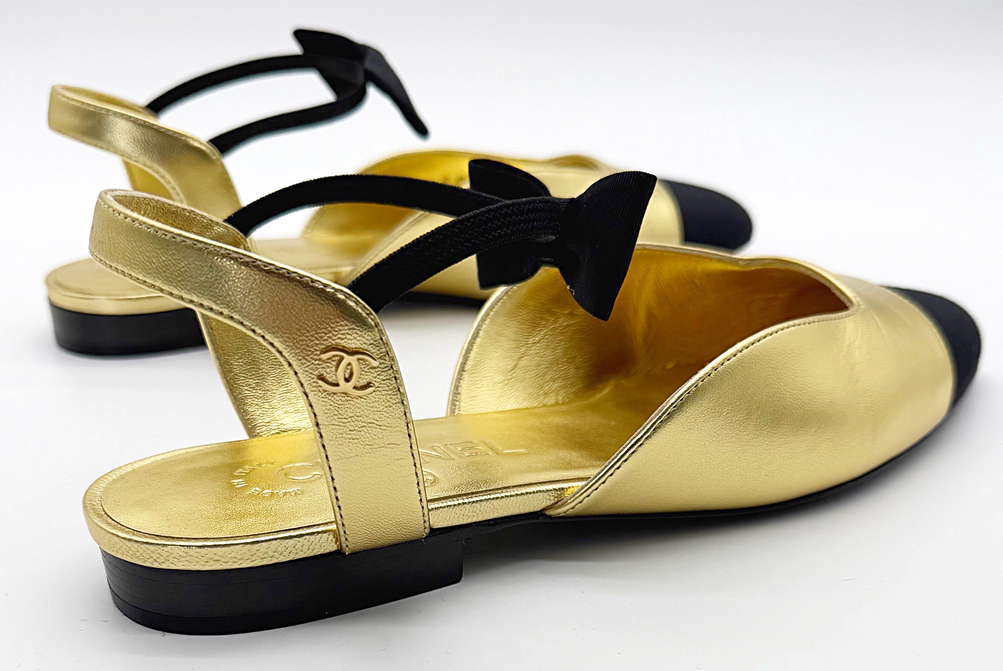 Chanel New in Box Size 38.5 Gold + Black Mary Jane Point Toe Bow Ballet Flats In New Condition For Sale In San Diego, CA