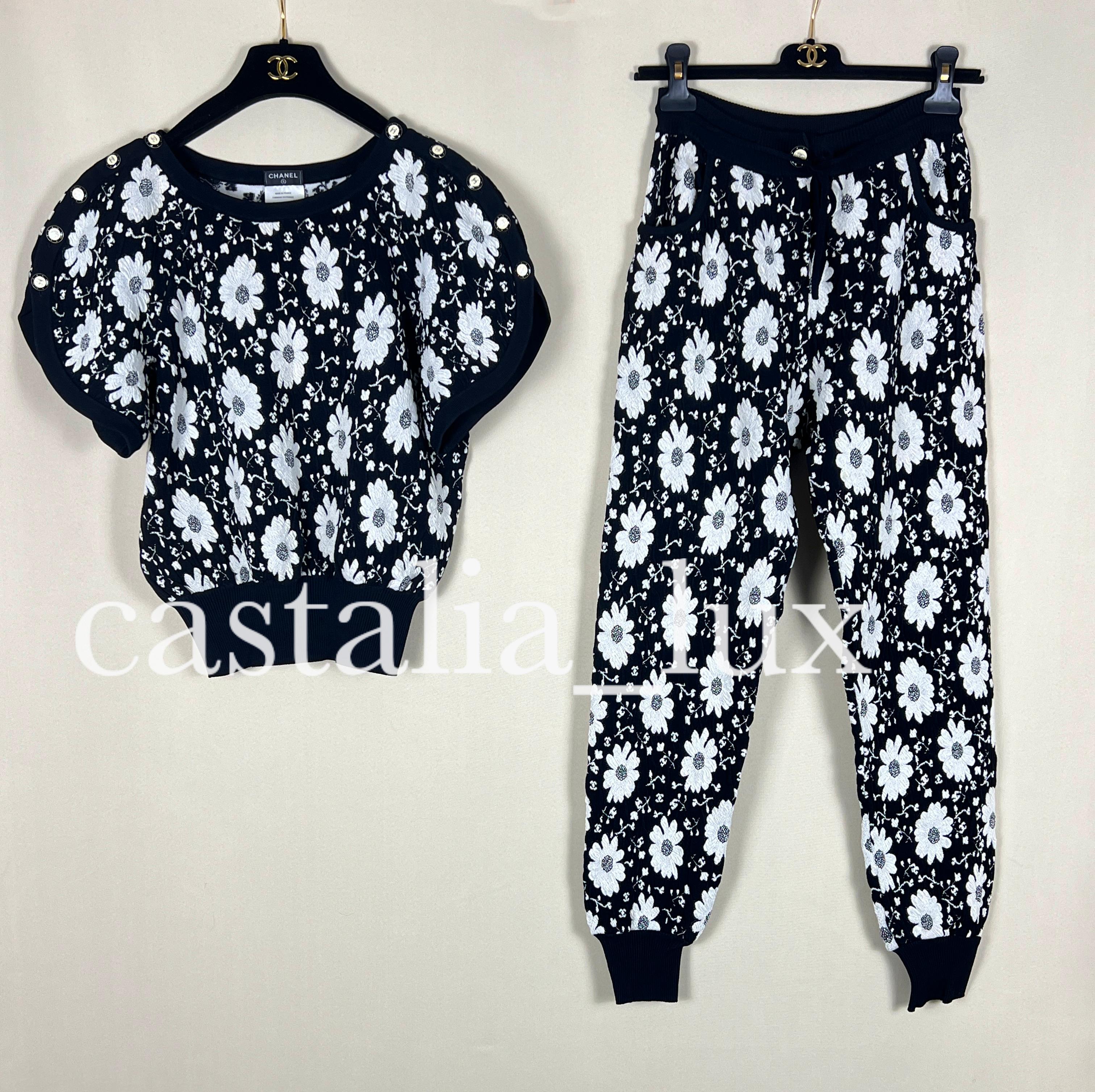 Chanel New Katy Parry Style CC Camellias Runway Relaxed Suit 1