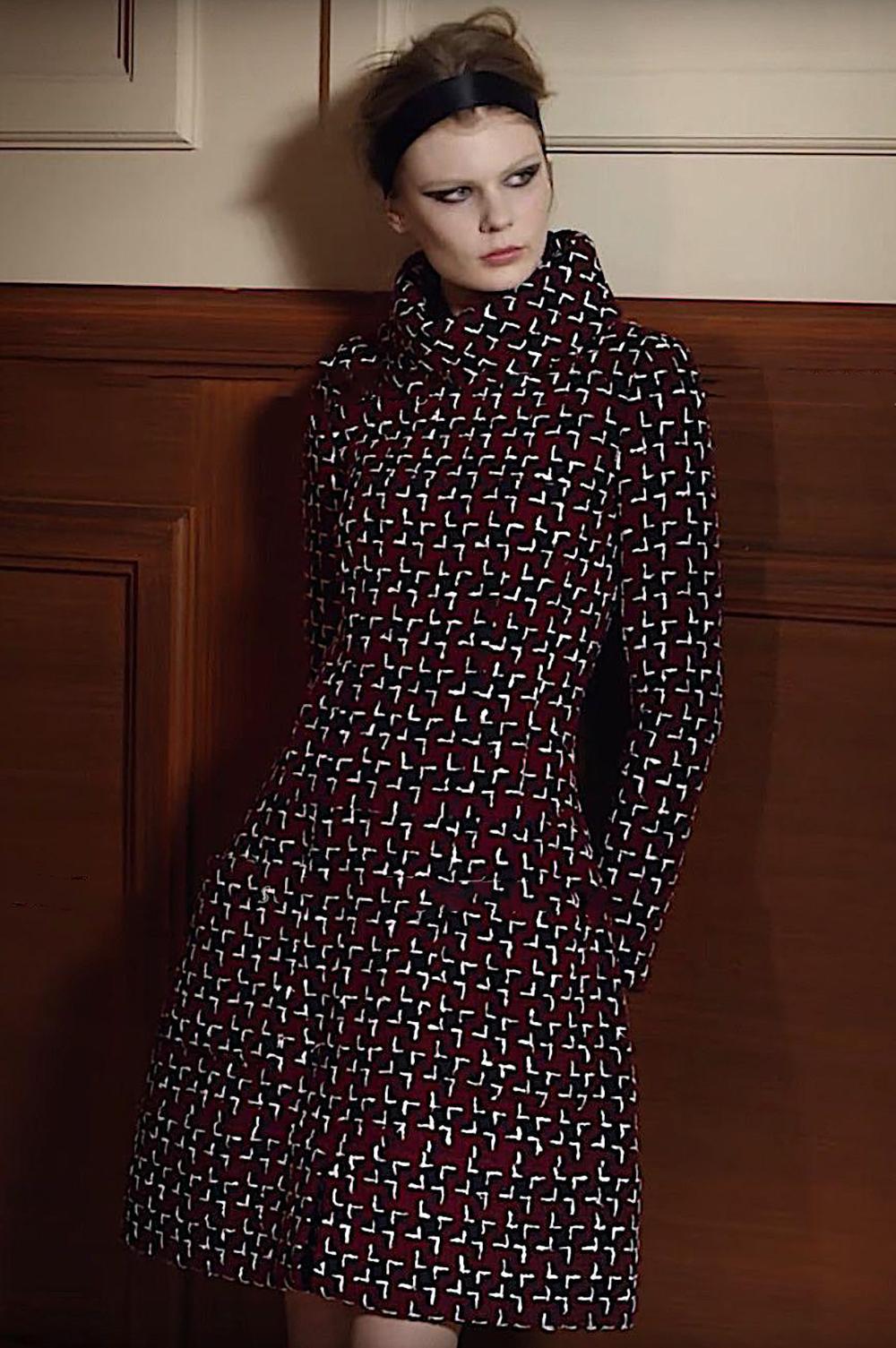 Chanel New Kristen Stewart Style Burgundy Tweed Jacket 42 FR For Sale 3
