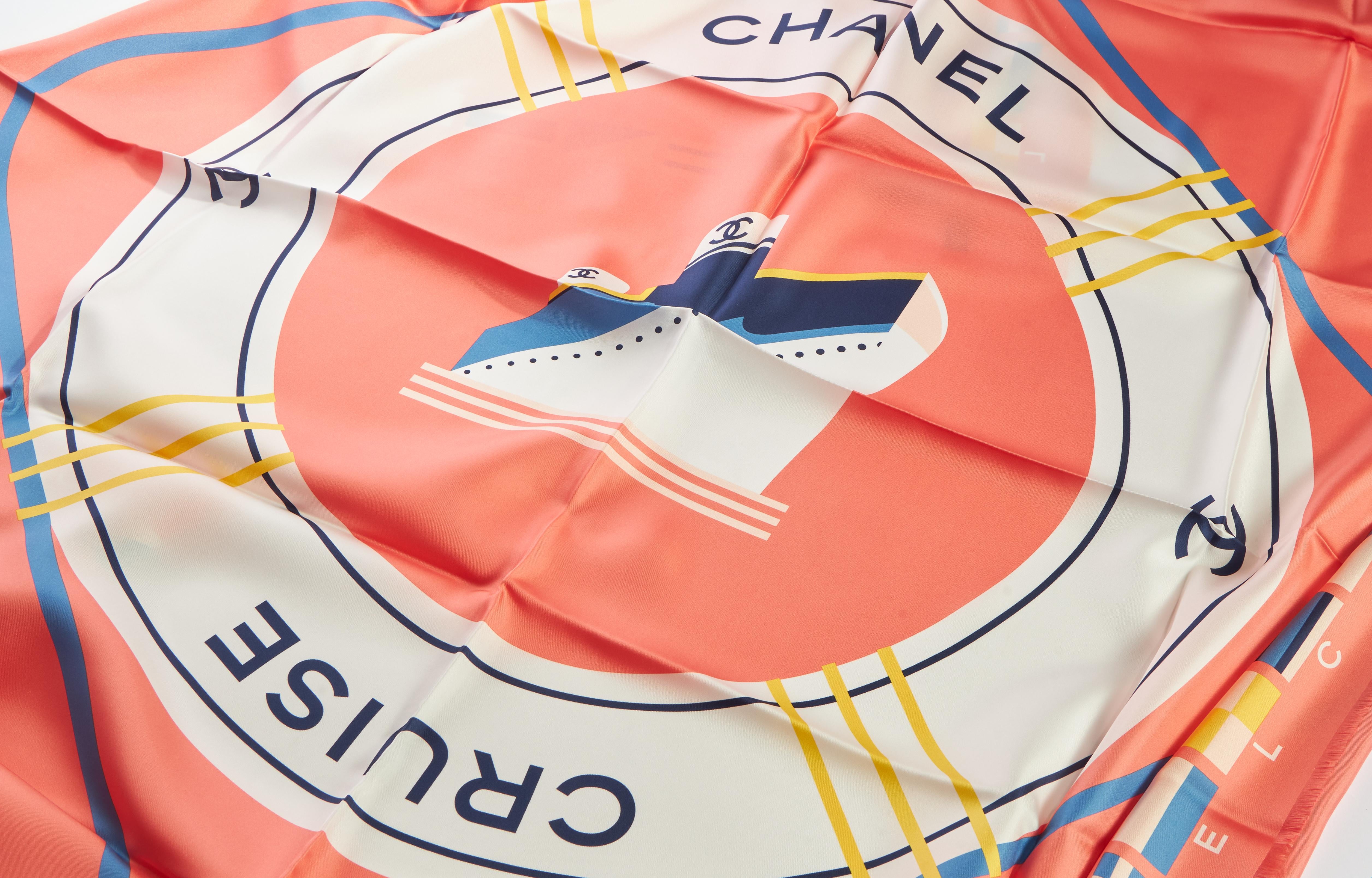 Chanel Chanel Neue La Pausa Koralle Seidenschal im Zustand „Neu“ im Angebot in West Hollywood, CA