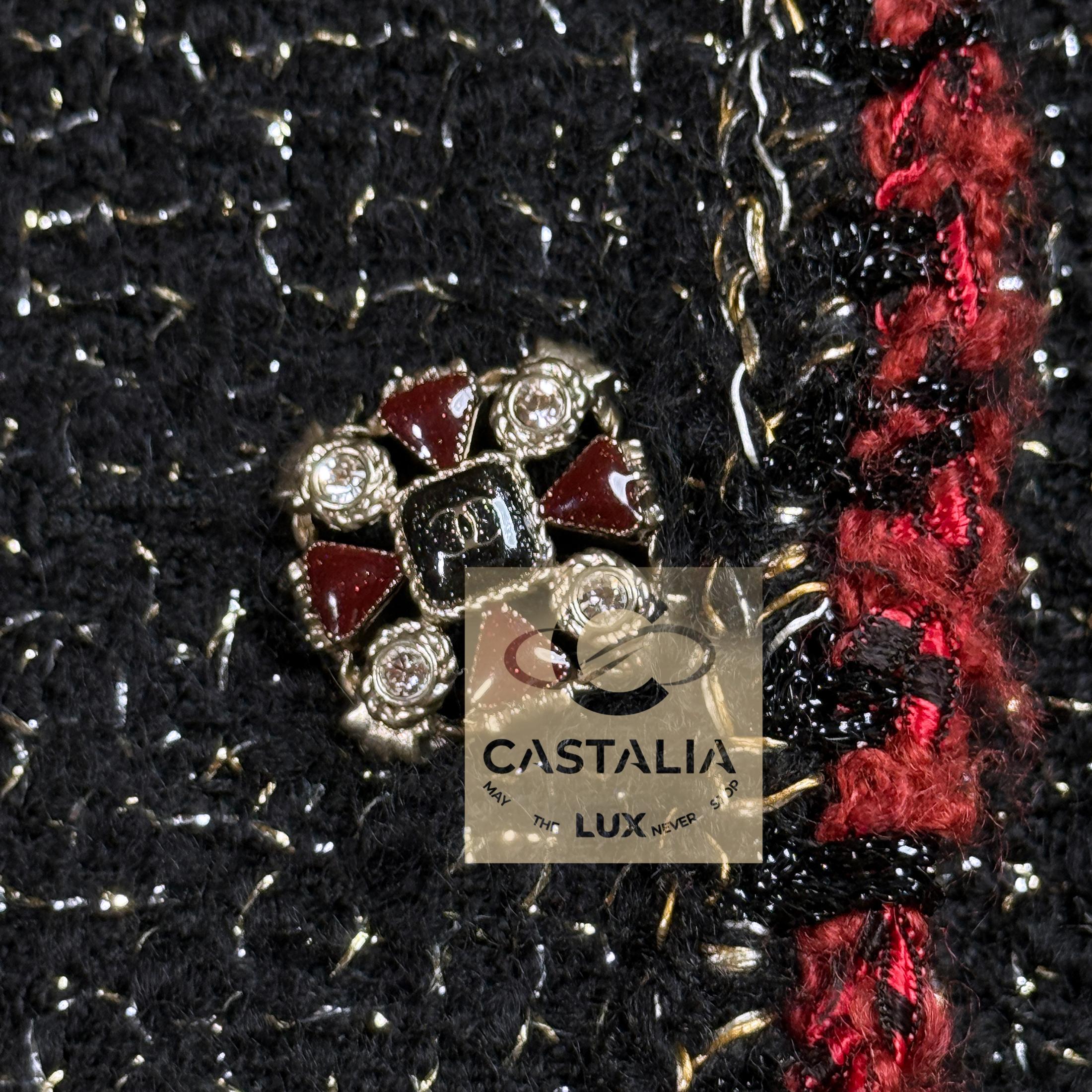 CHANEL New Legendary CC Gripoix Buttons Schwarz Tweed Jacke 38 FR im Angebot 6