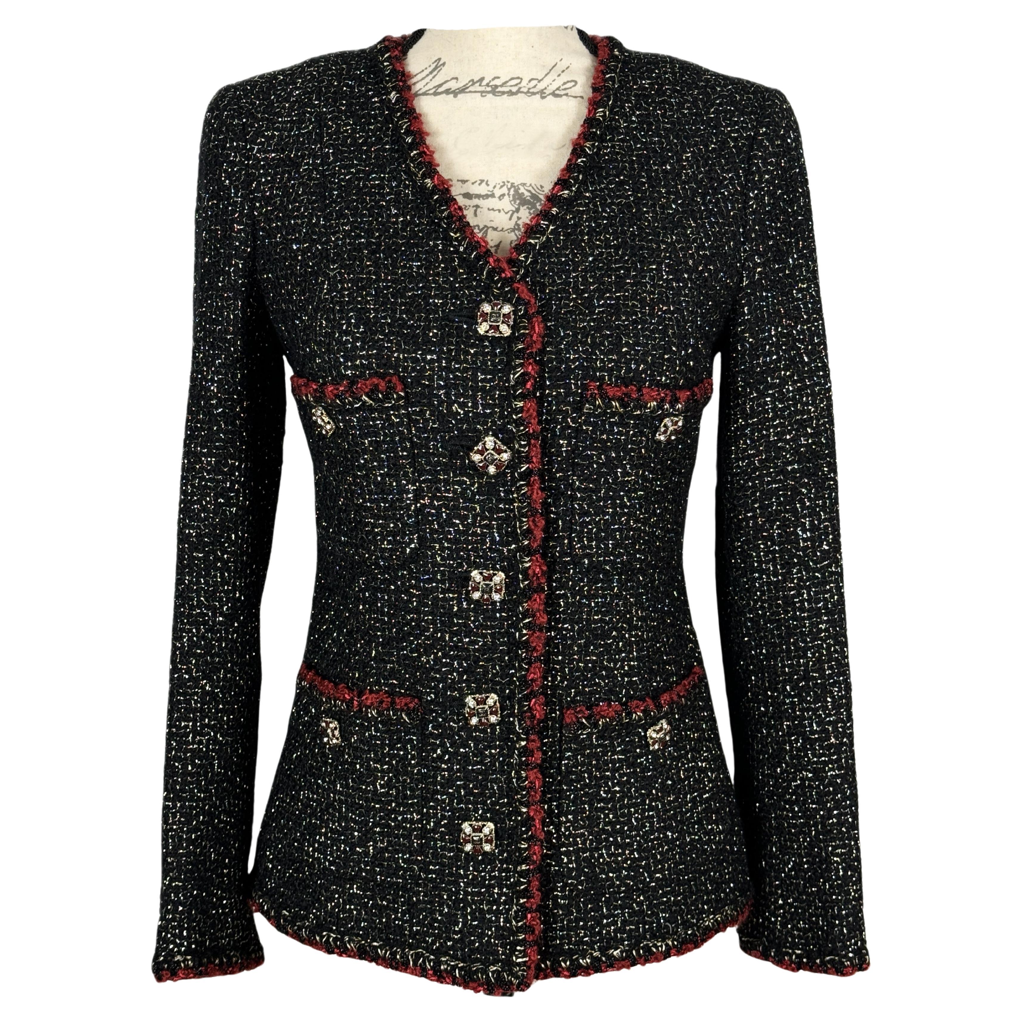 Chanel Neue legendäre CC Jewel Buttons Schwarze Tweed-Jacke mit Juwelenmuster im Angebot