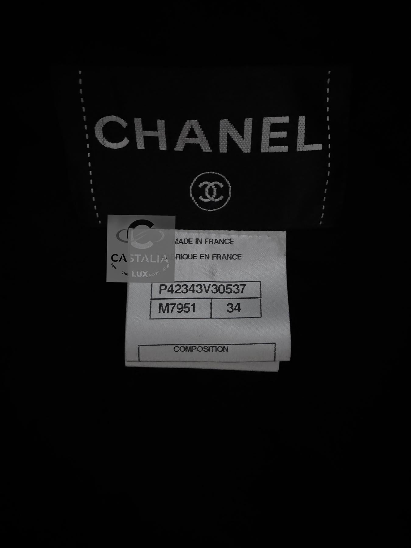 CHANEL New Legendary Jewel Buttons Black Tweed Jacket 34 FR en vente 15