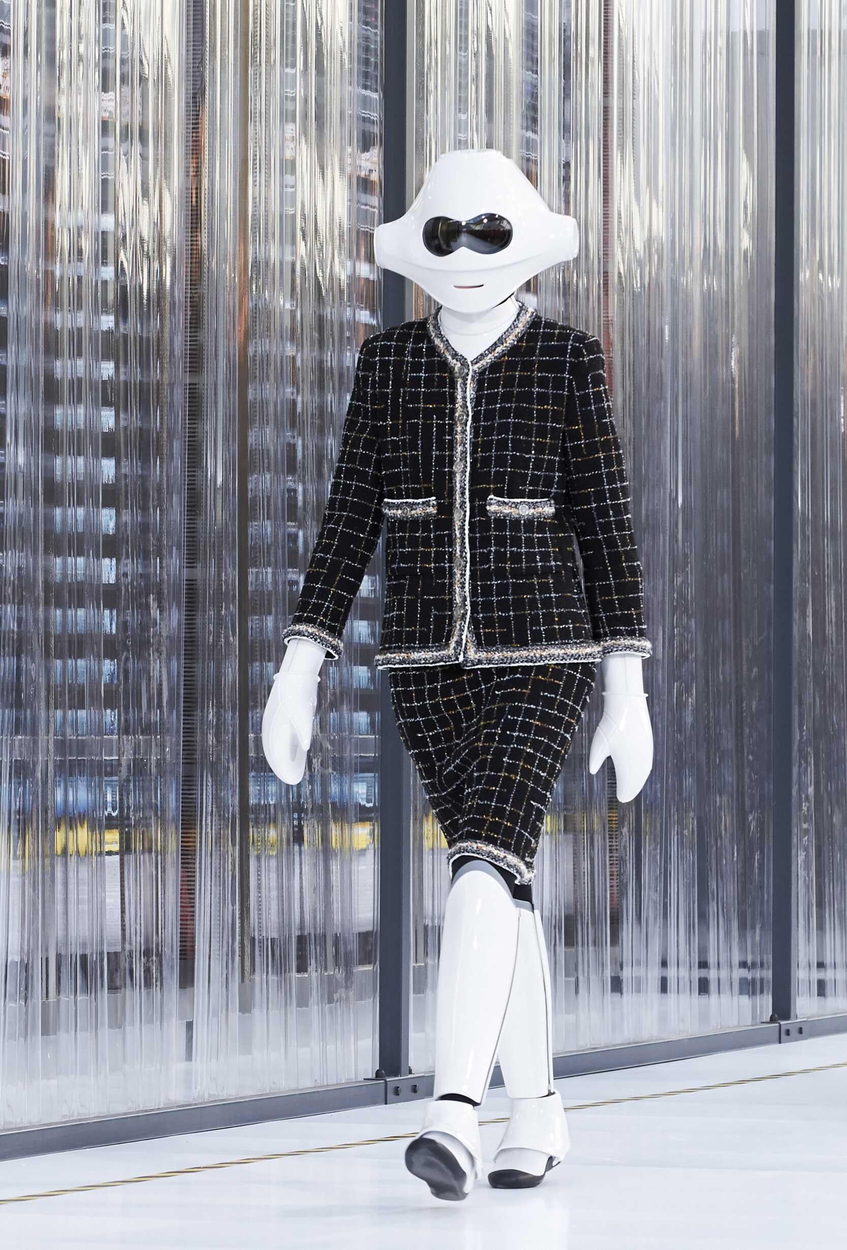 Chanel New Legendary Robot Collection Black Tweed Jacket 38 FR en venta 2