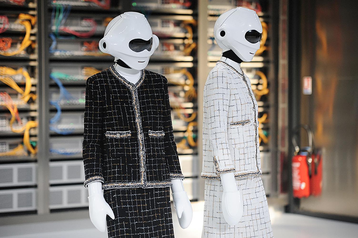 Chanel New Legendary Robot Collection Black Tweed Jacket 38 FR en venta 3